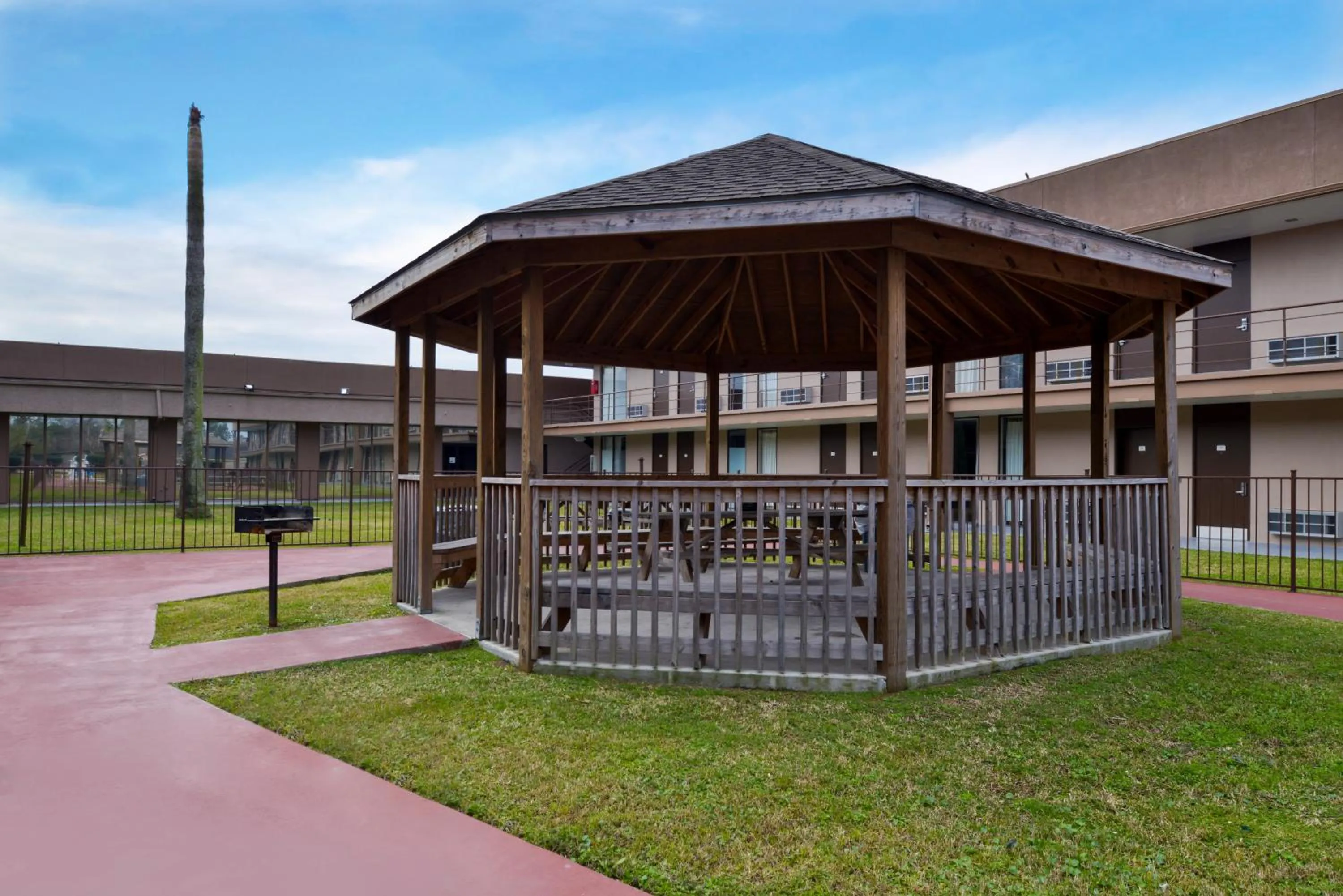 Patio in Airport Inn