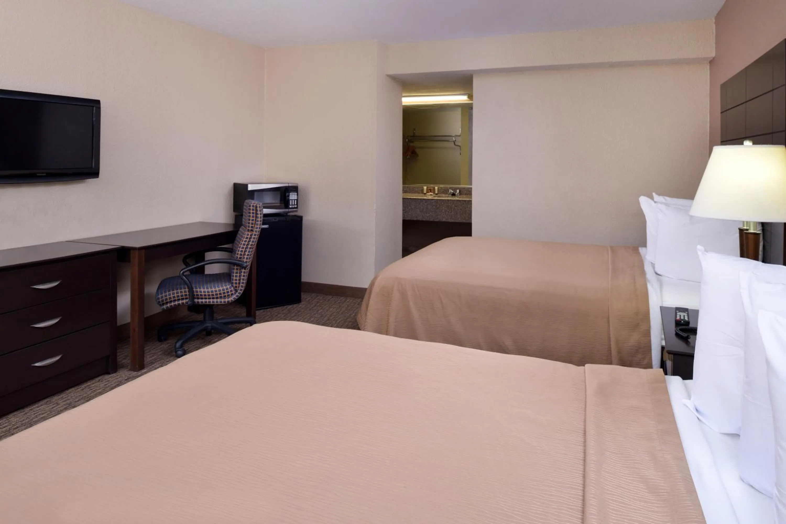 TV and multimedia, Bed in Airport Inn