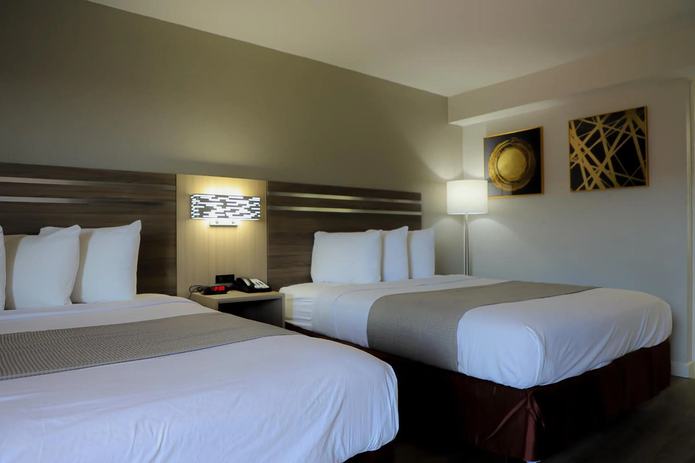 Bedroom, Bed in Airport Inn