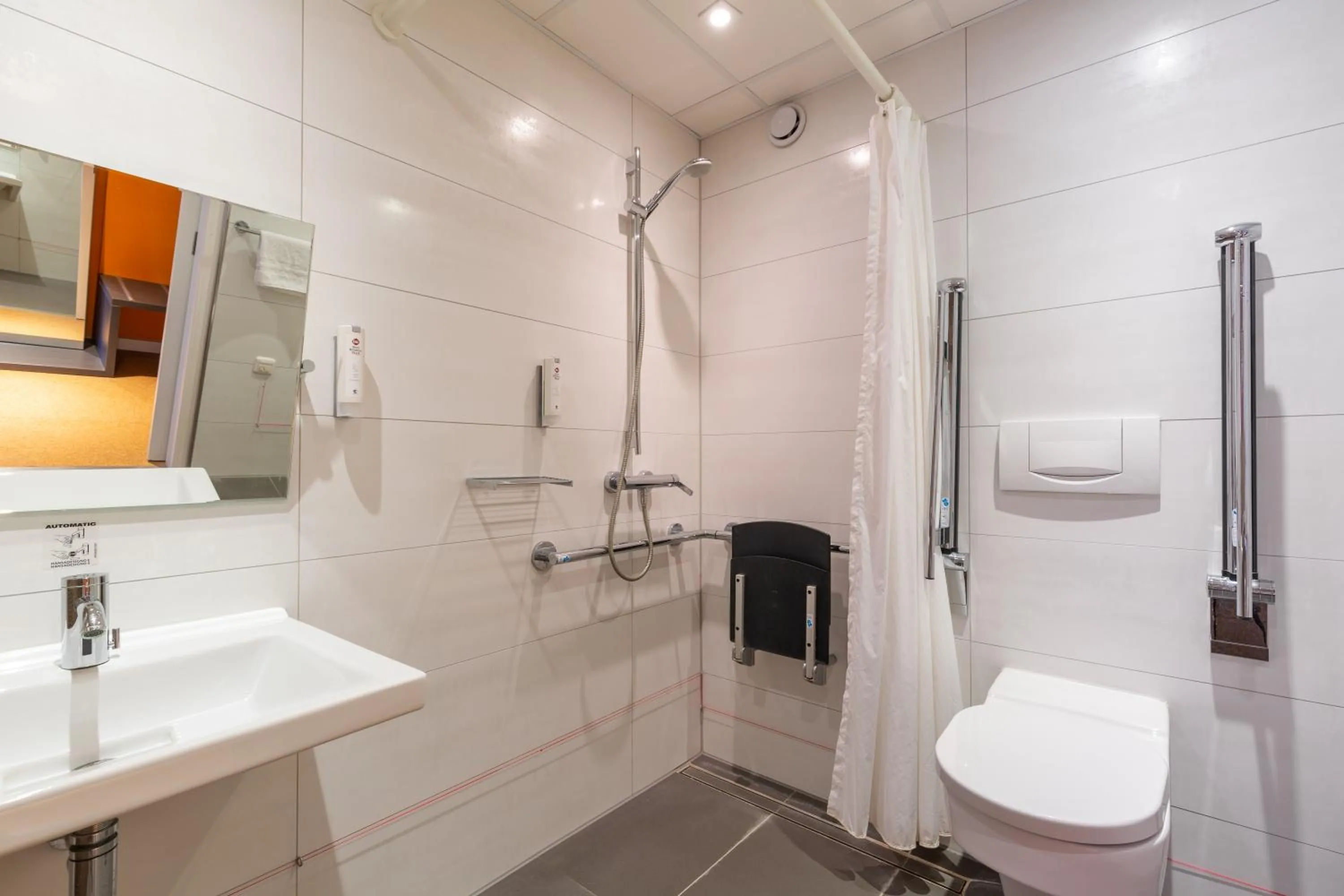 Toilet in Amrâth Airport Hotel Rotterdam