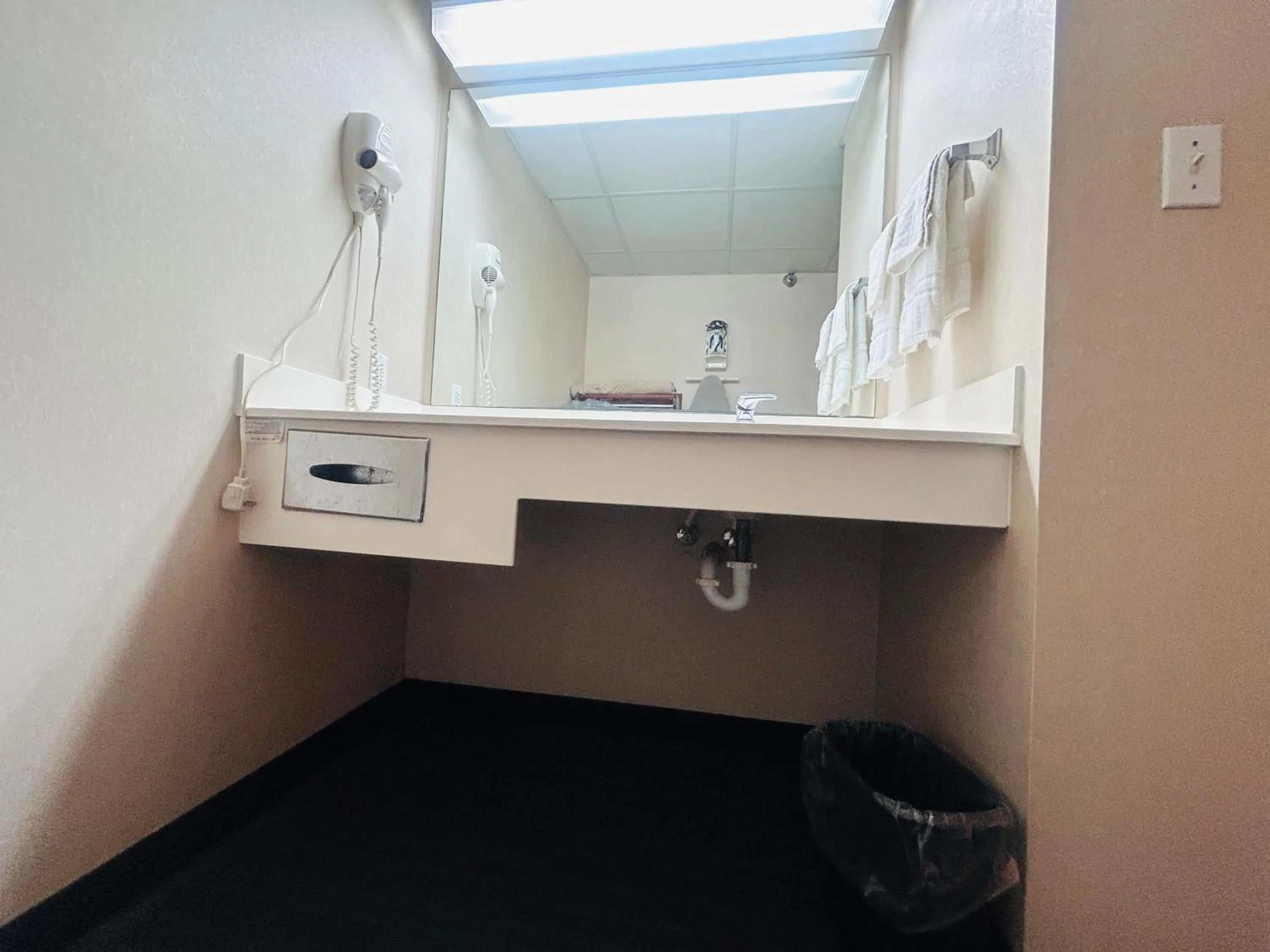 Bathroom in Osage Village Inn Near Lake Ozarks US 54