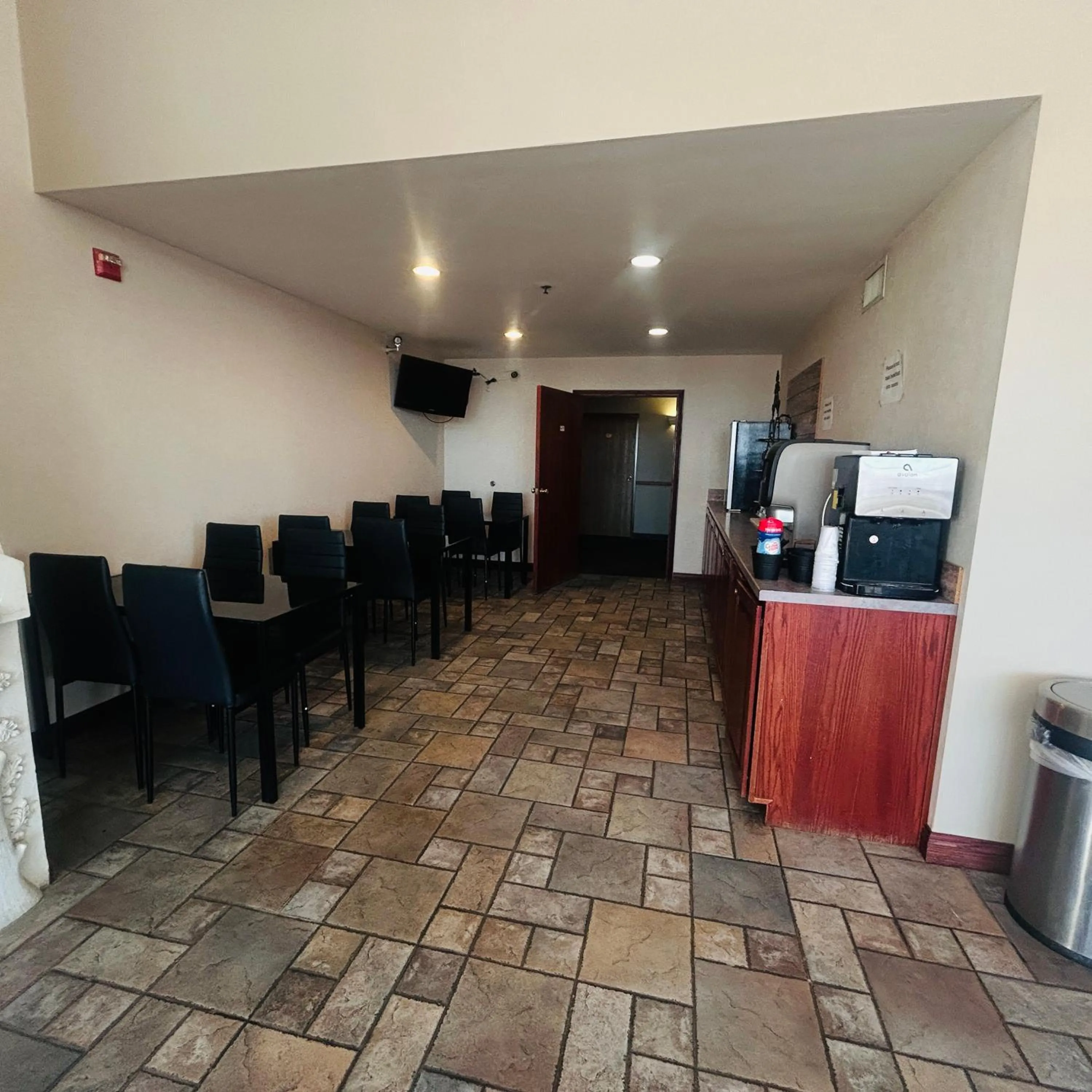 Lobby or reception in Osage Village Inn Near Lake Ozarks US 54