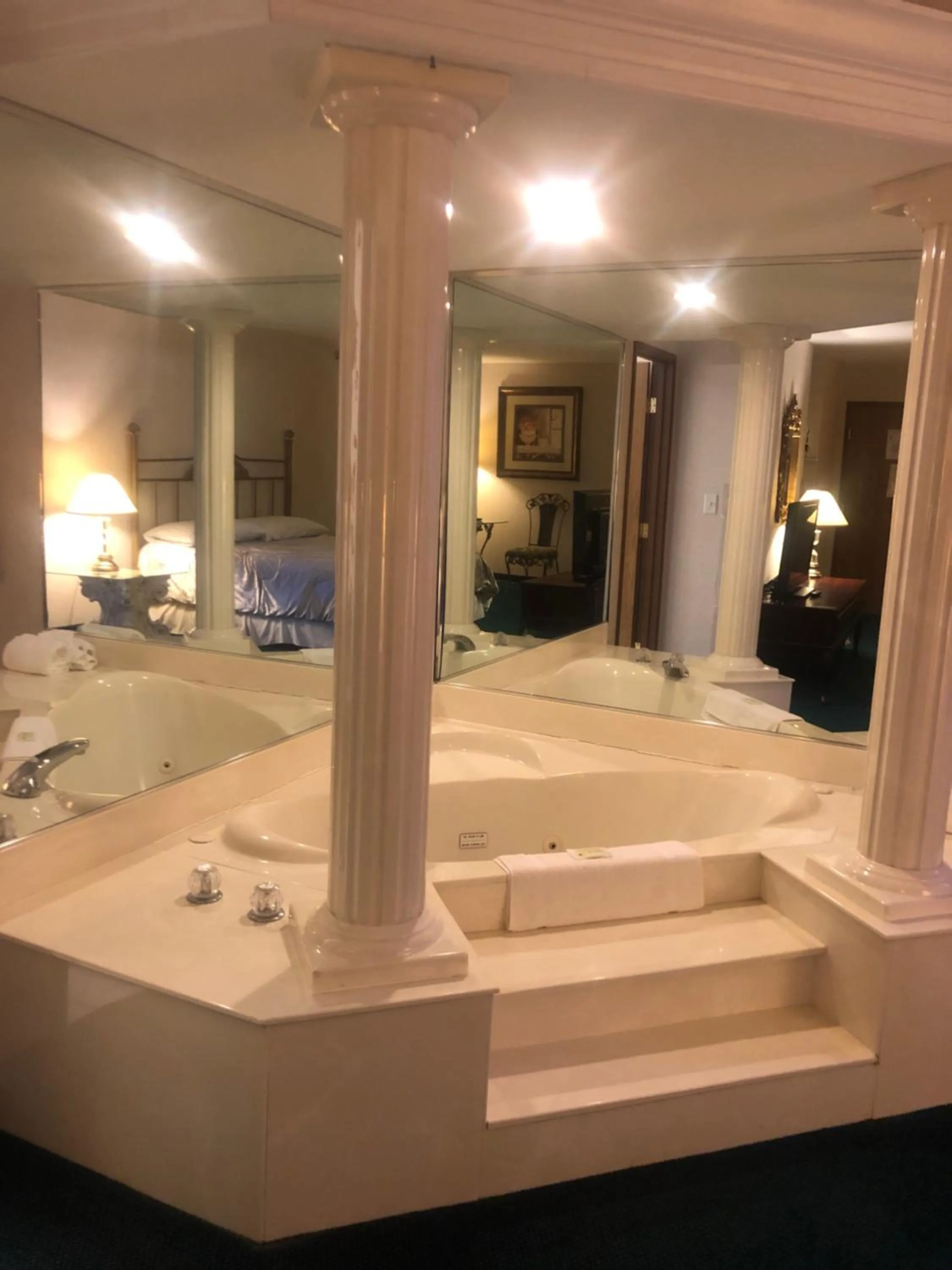 Hot Tub in Osage Village Inn