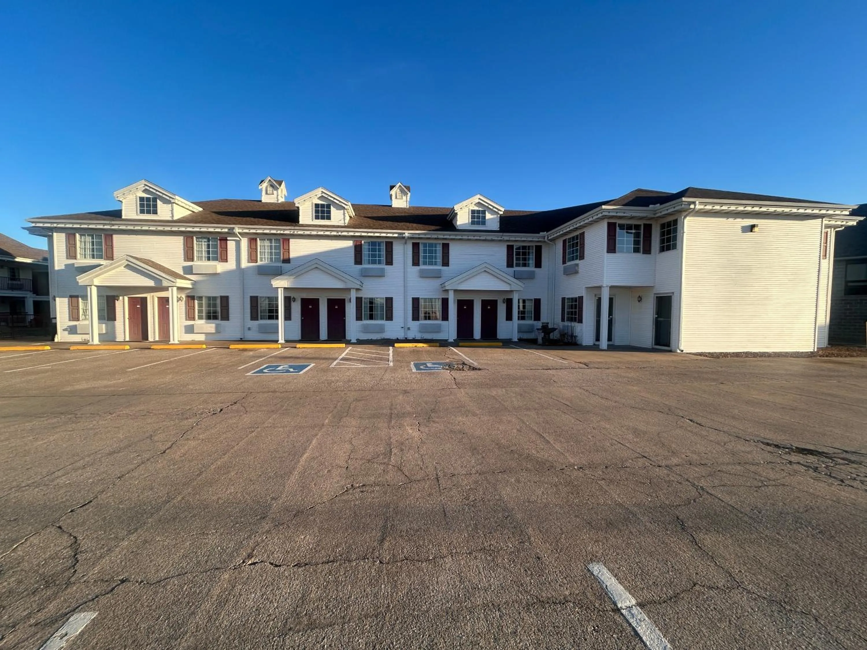 Property building in Osage Village Inn Near Lake Ozarks US 54