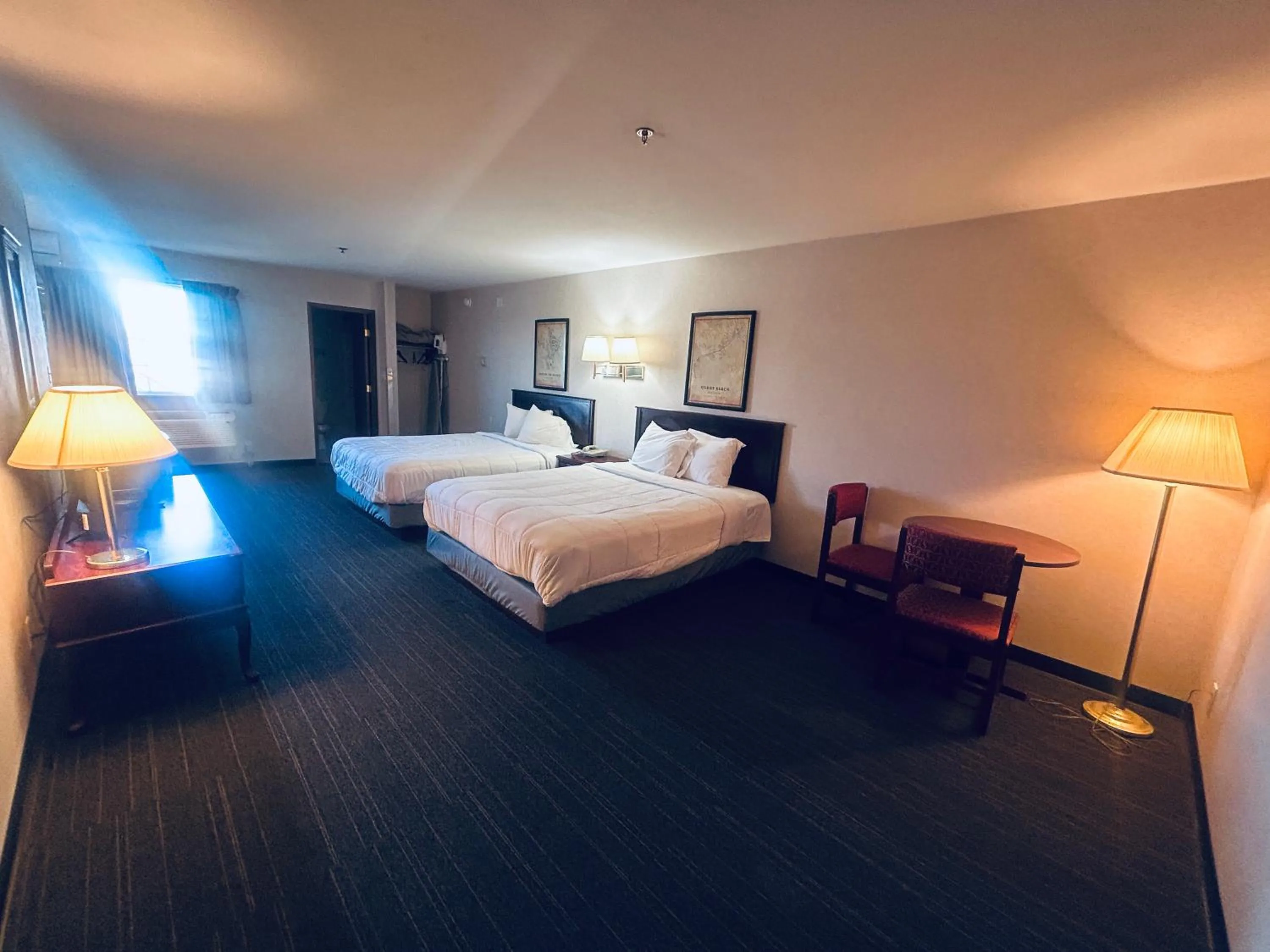 Bedroom in Osage Village Inn Near Lake Ozarks US 54