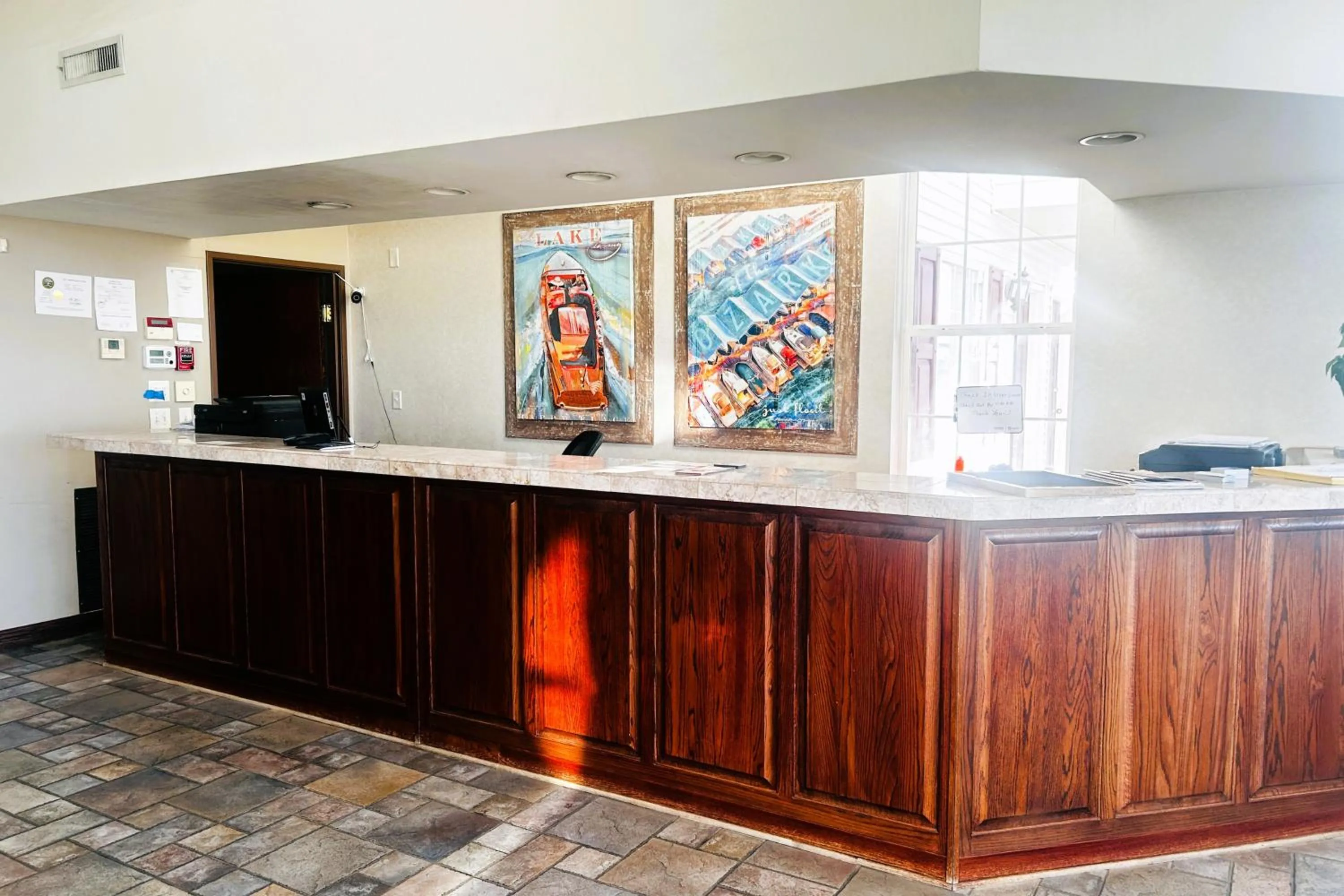 Lobby or reception in Osage Village Inn Near Lake Ozarks US 54