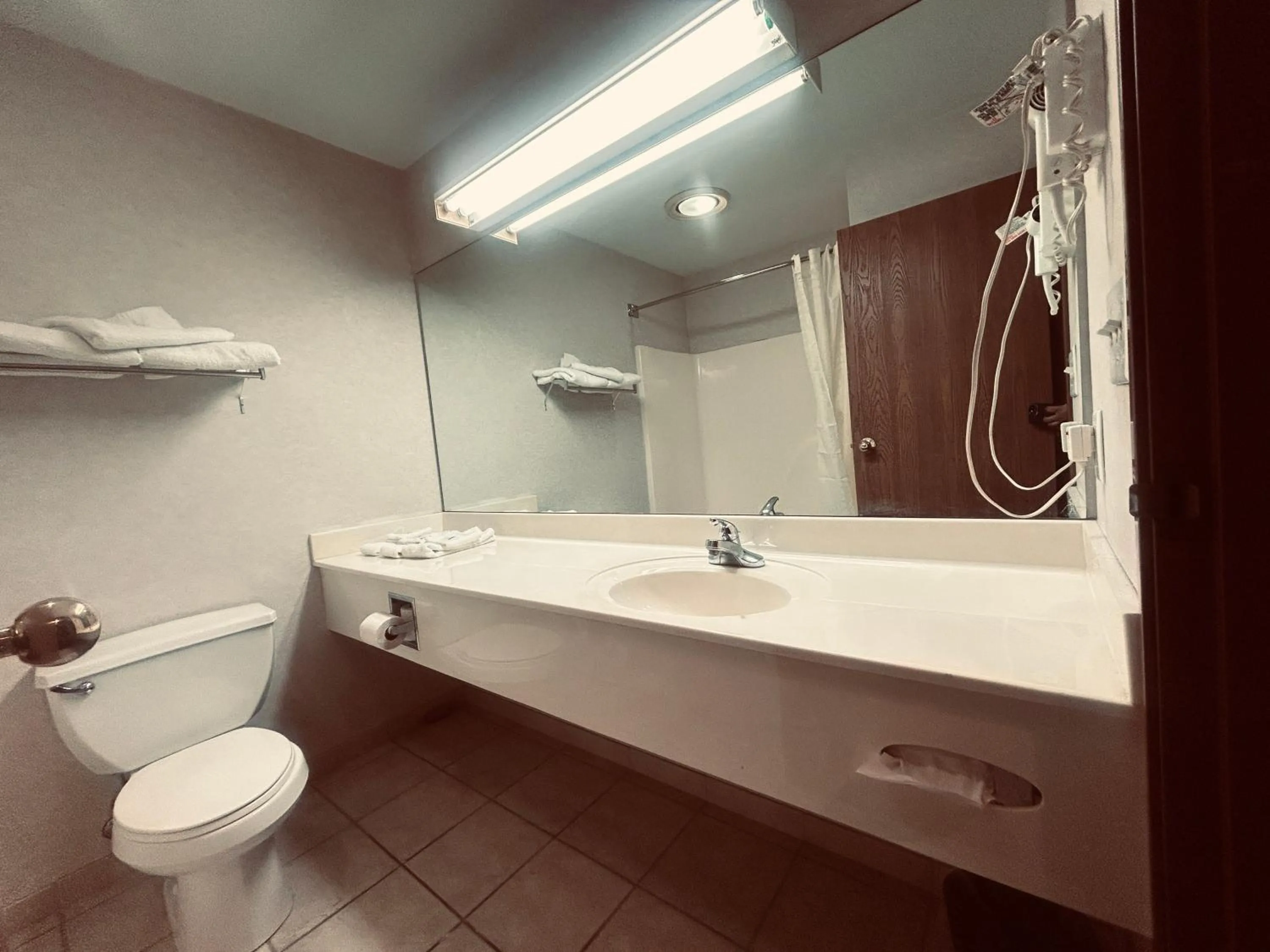 Bathroom in Osage Village Inn Near Lake Ozarks US 54