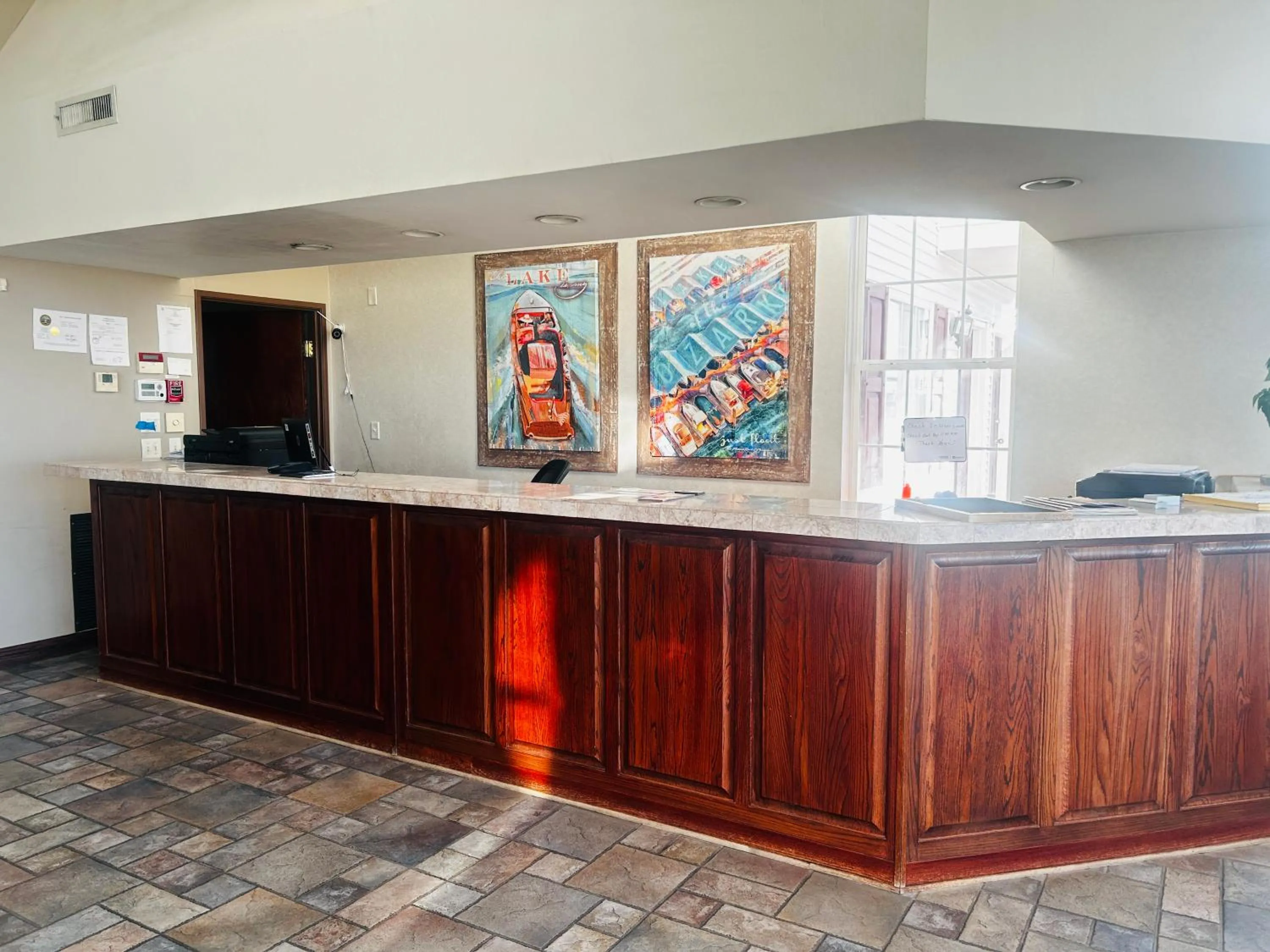 Lobby or reception in Osage Village Inn Near Lake Ozarks US 54