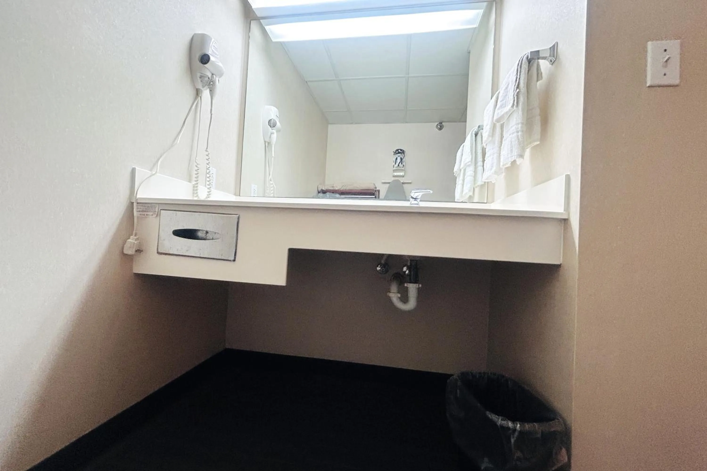 Bathroom in Osage Village Inn Near Lake Ozarks US 54