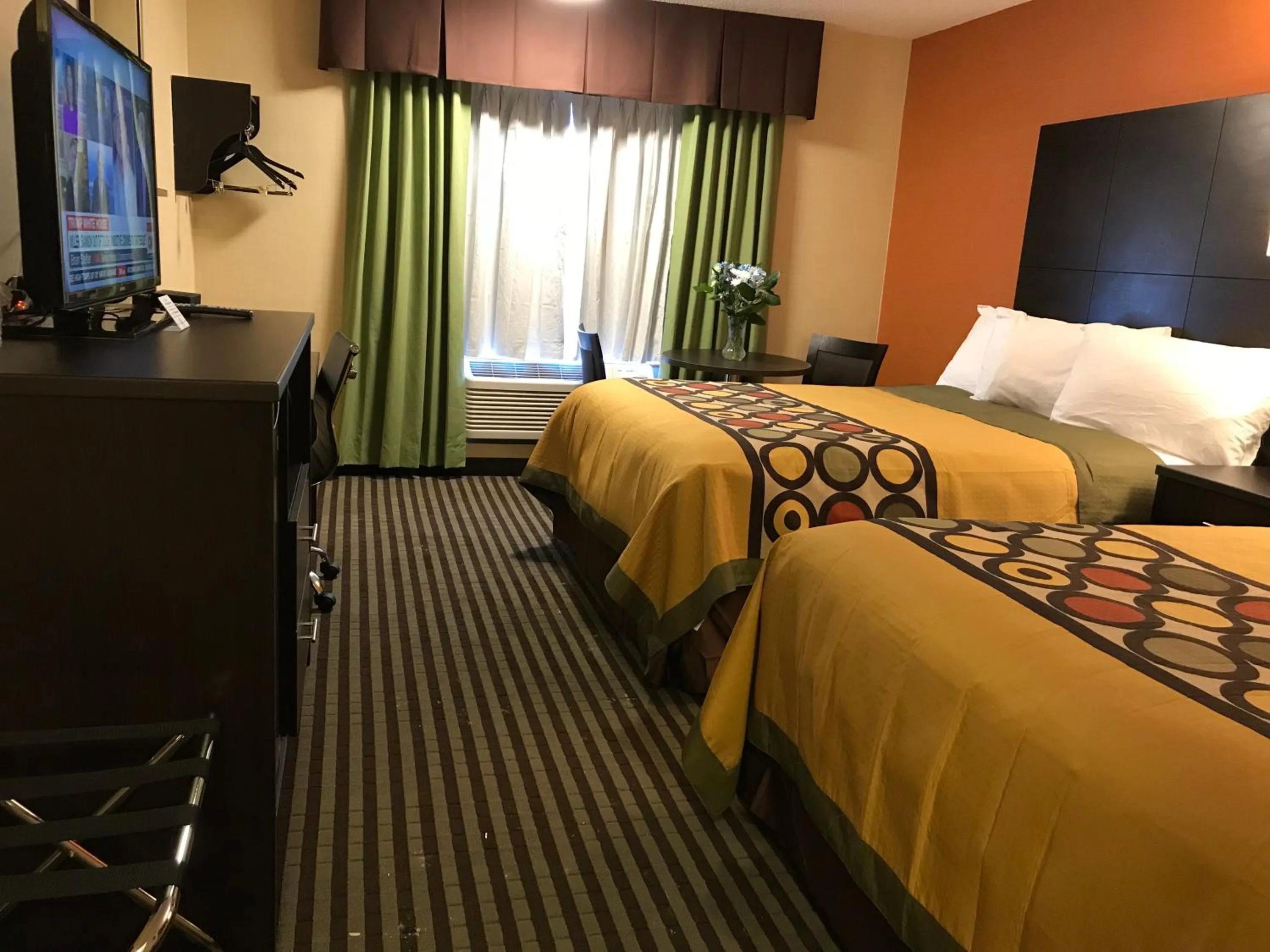 Bedroom, Bed in Bay Hill Inns & Suites