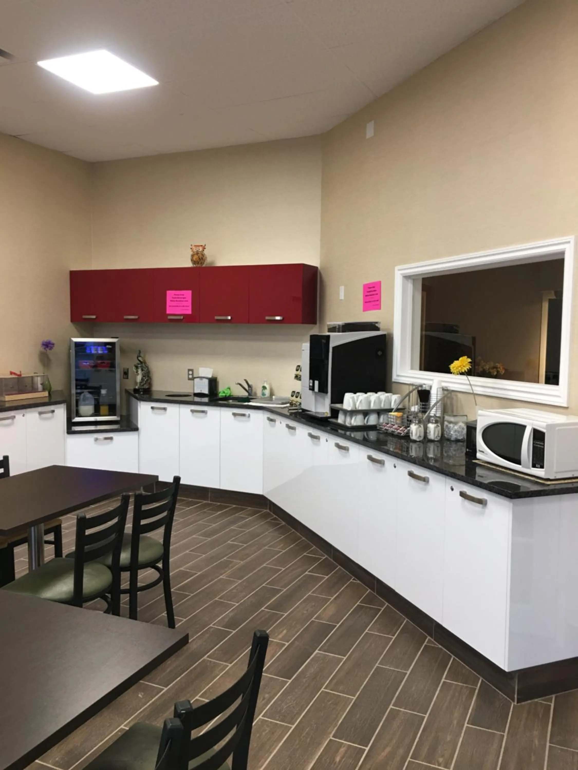 Breakfast in Bay Hill Inns & Suites