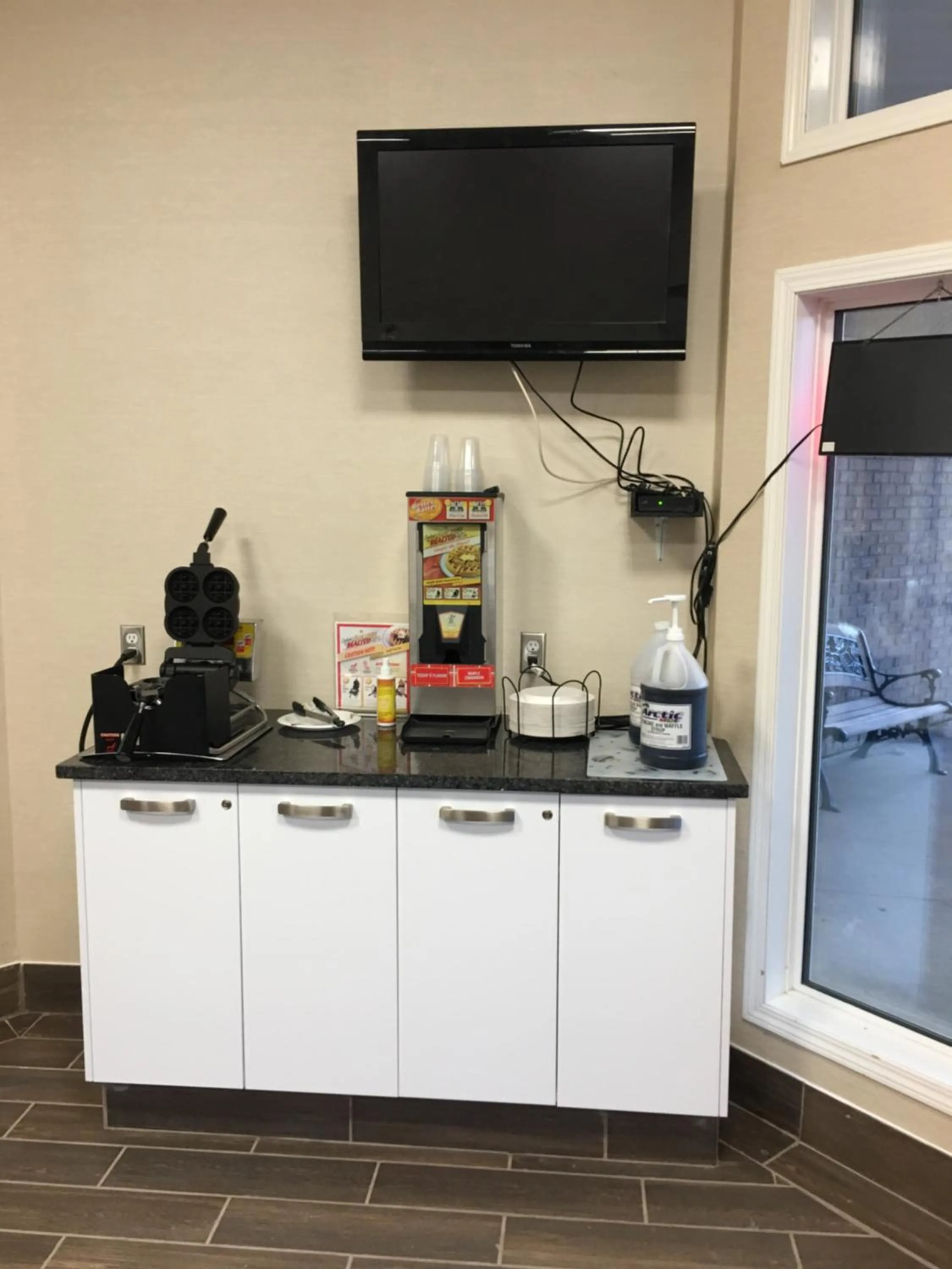 Breakfast in Bay Hill Inns & Suites