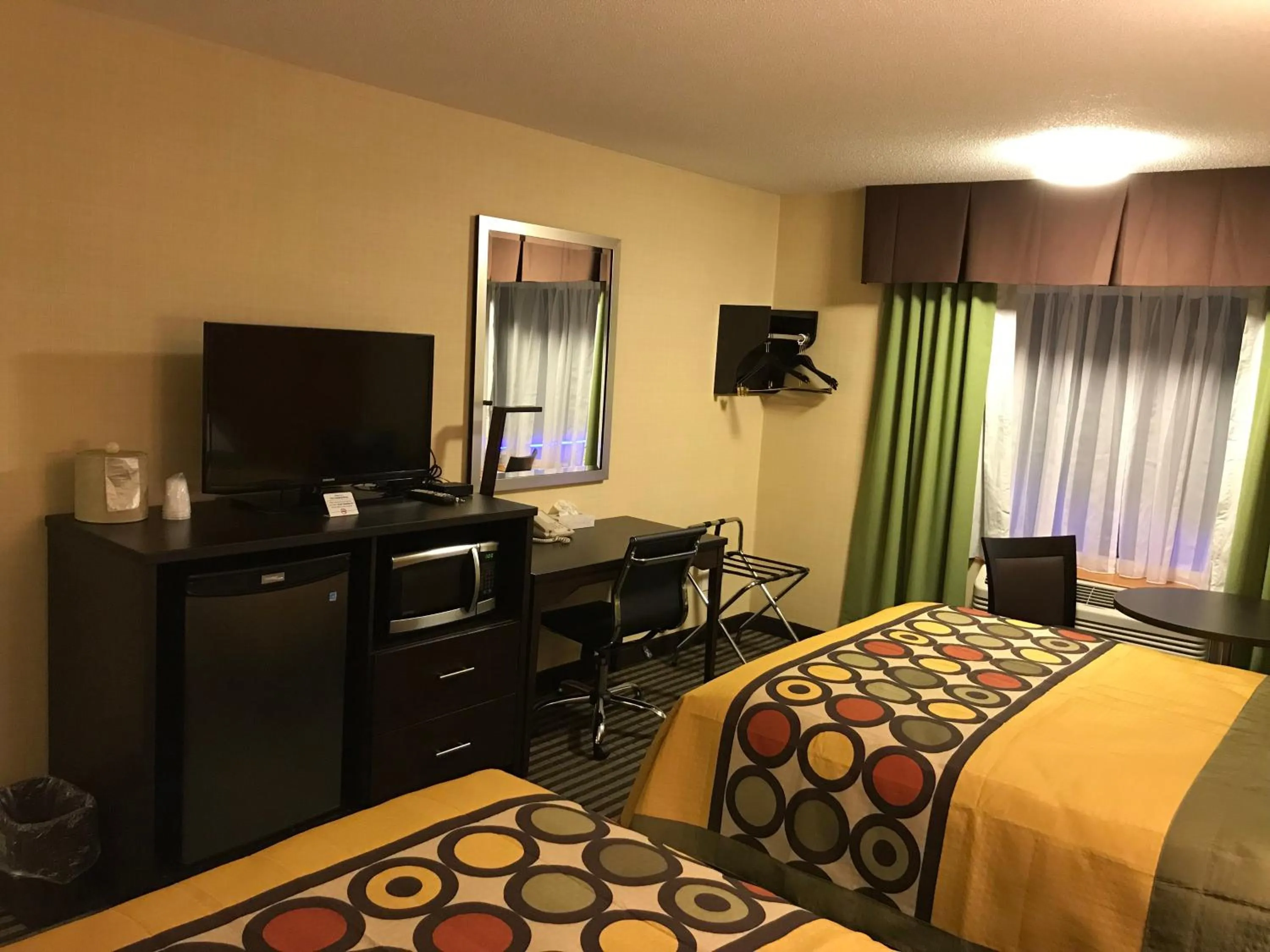 Bedroom, Bed in Bay Hill Inns & Suites