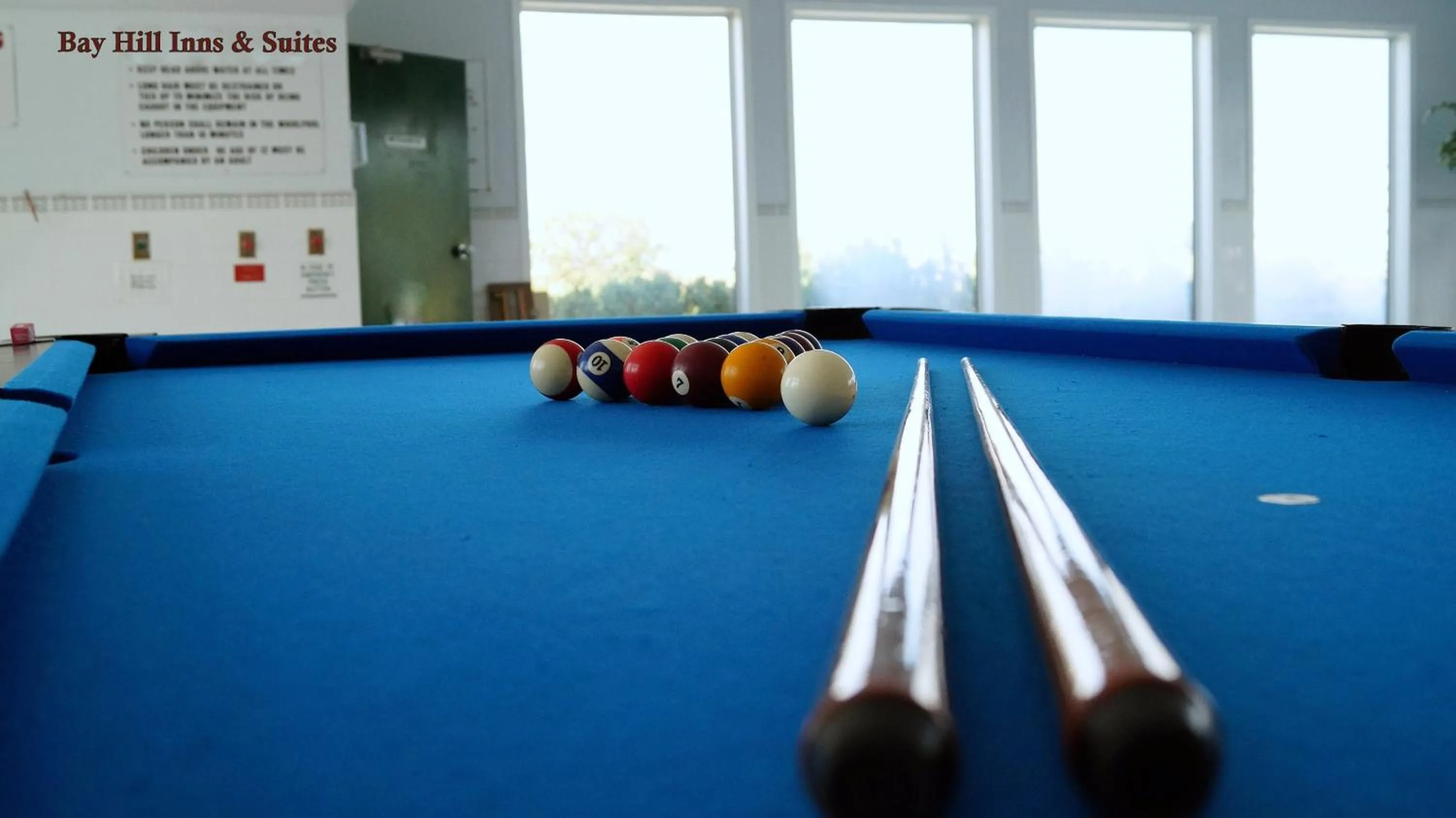 Billiard in Bay Hill Inns & Suites