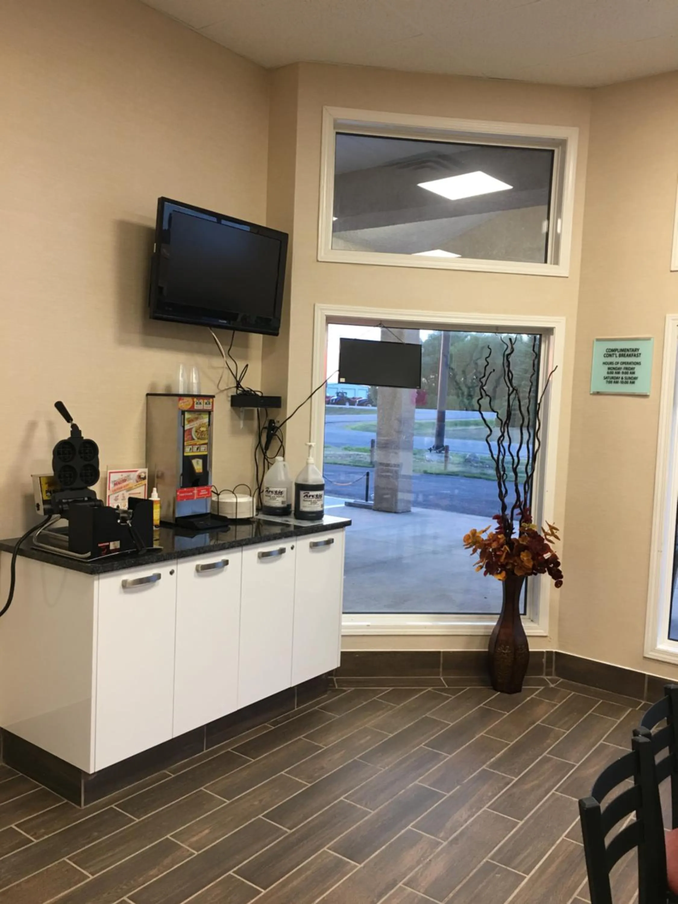 Breakfast in Bay Hill Inns & Suites