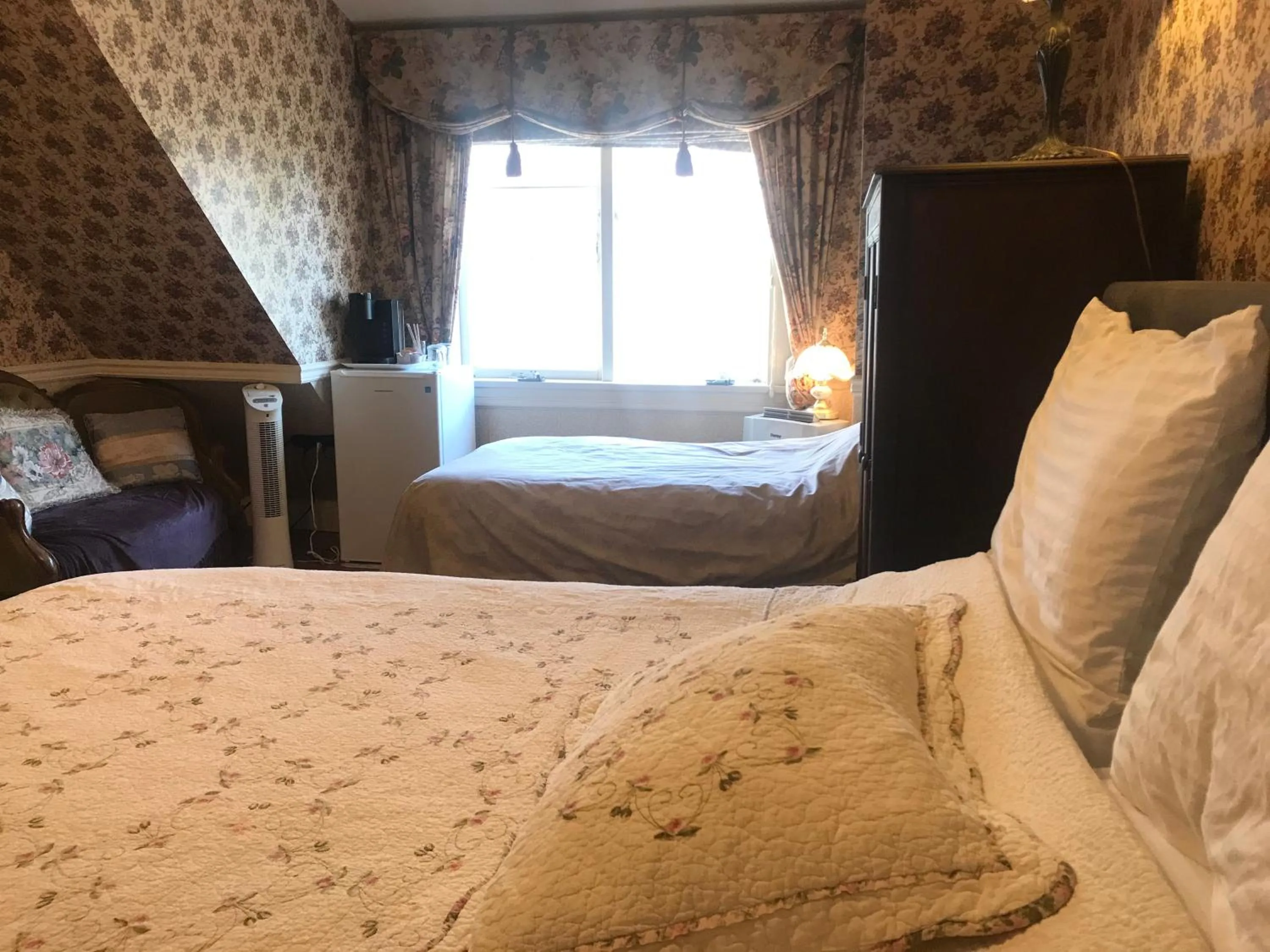 Bed in Haterleigh Heritage Inn