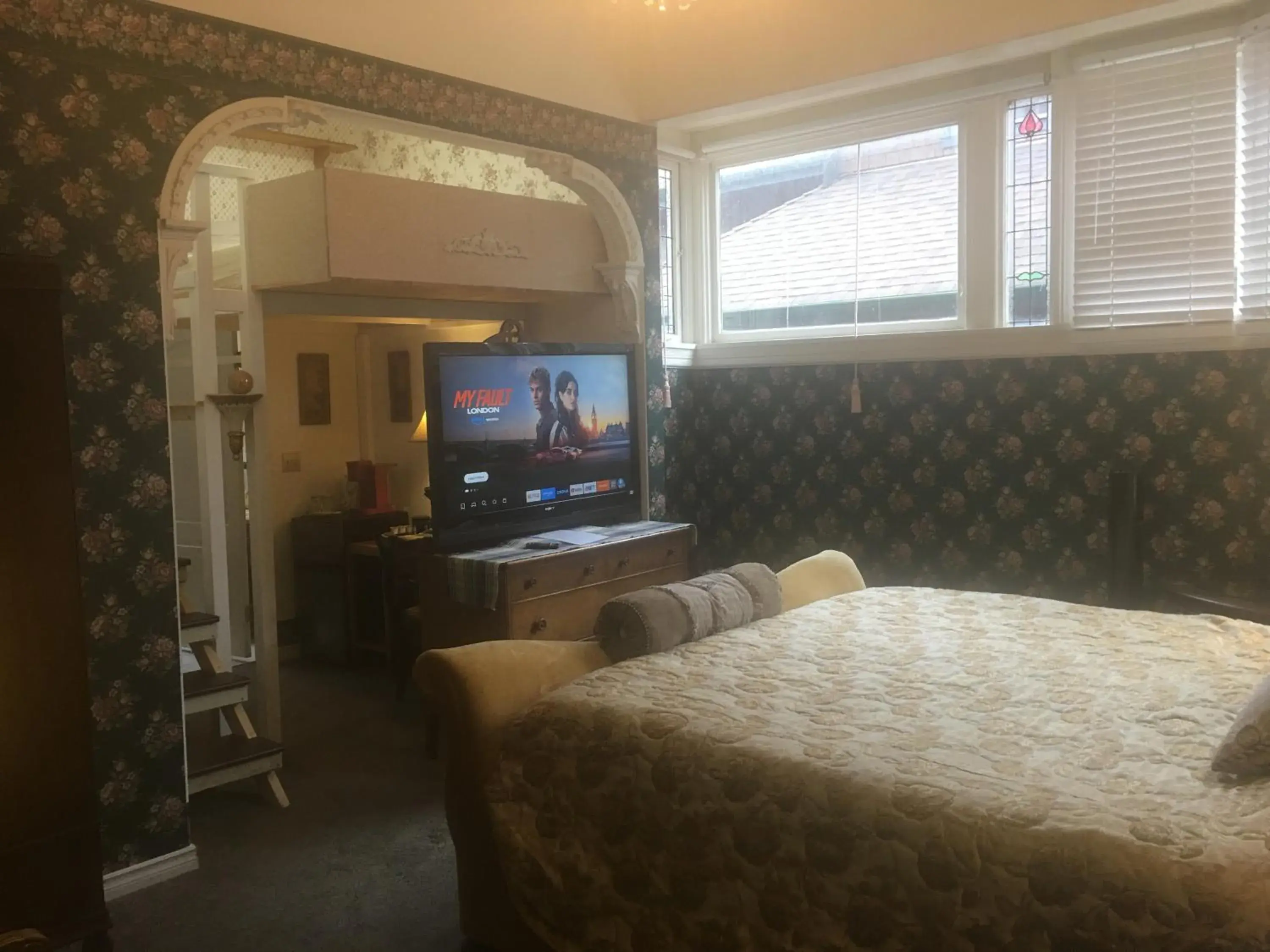 King Suite - single occupancy in Haterleigh Heritage Inn King Suite - single occupancy in Haterleigh Heritage Inn