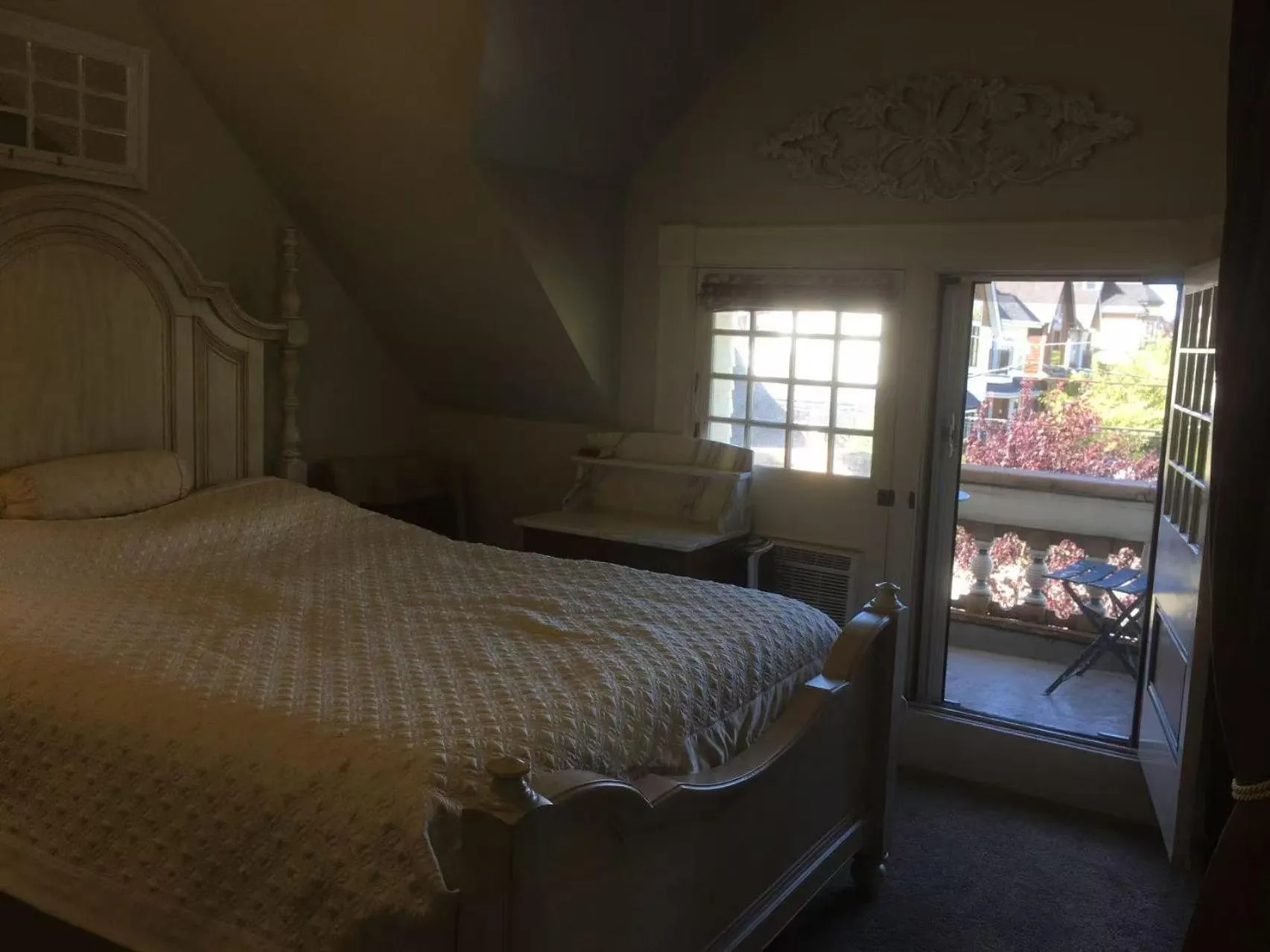 Bed in Haterleigh Heritage Inn