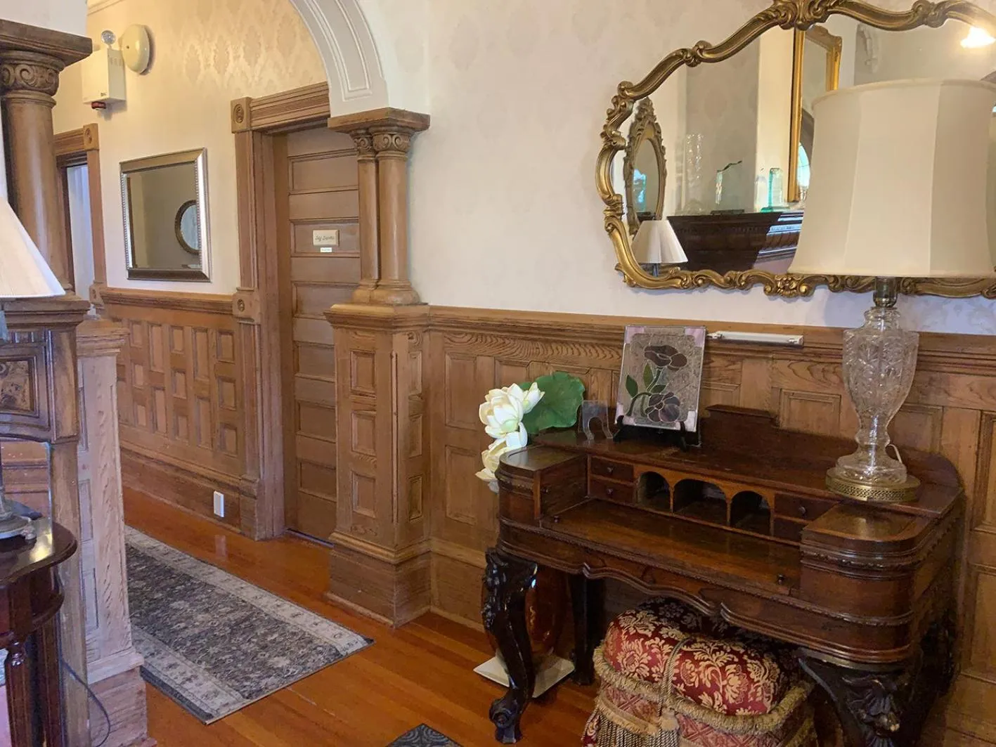 Decorative detail in Haterleigh Heritage Inn