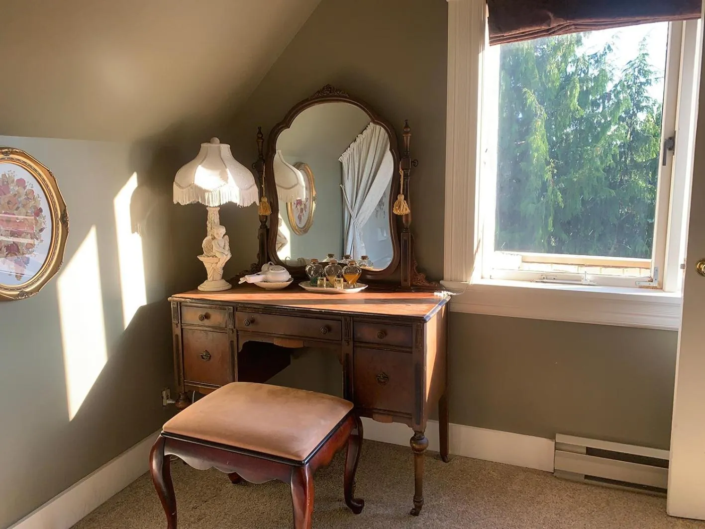 Toilet in Haterleigh Heritage Inn