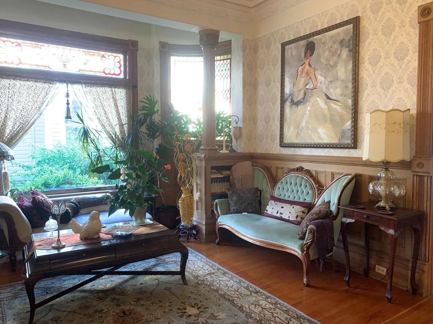 Living room in Haterleigh Heritage Inn