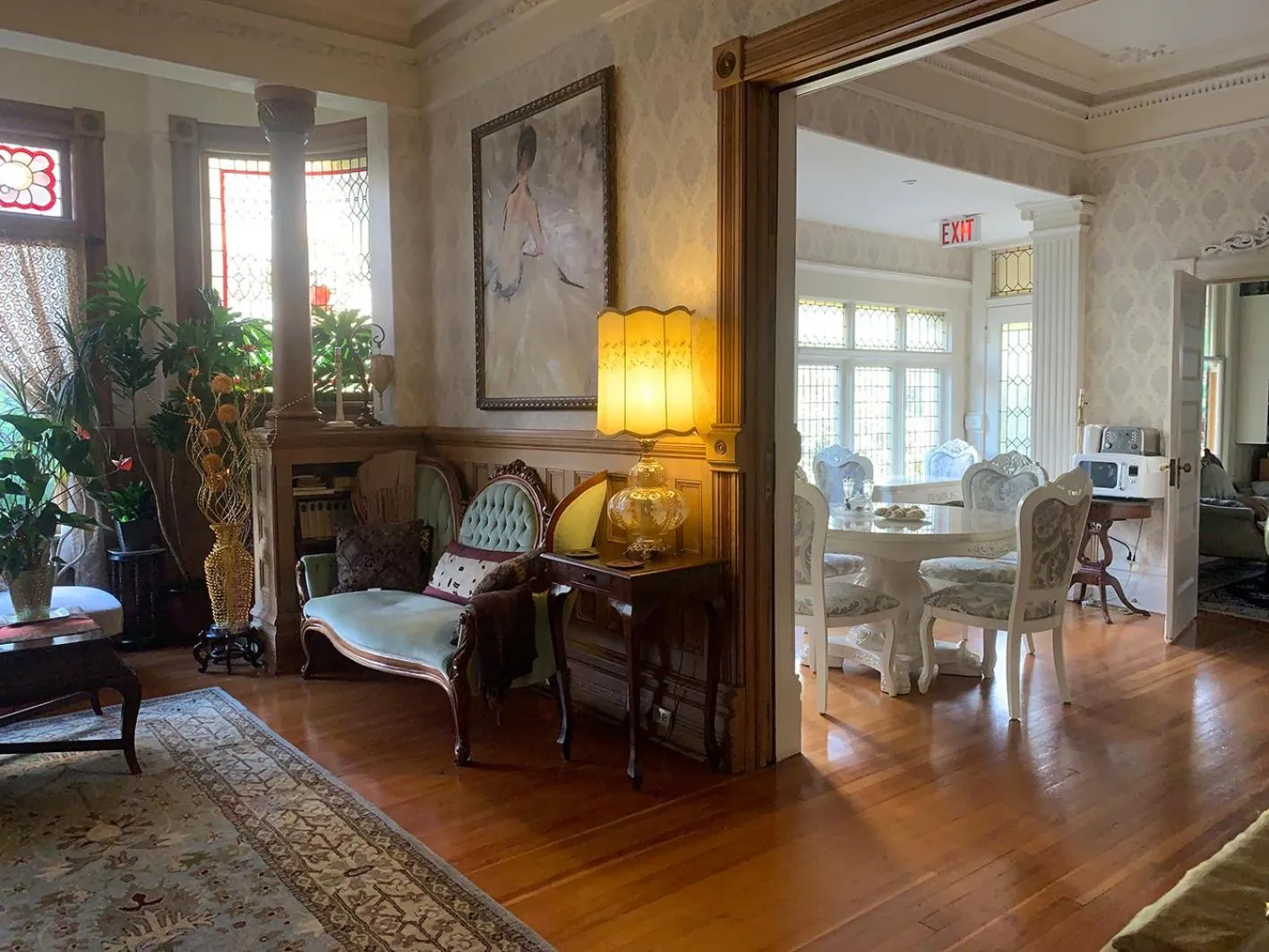 Living room in Haterleigh Heritage Inn