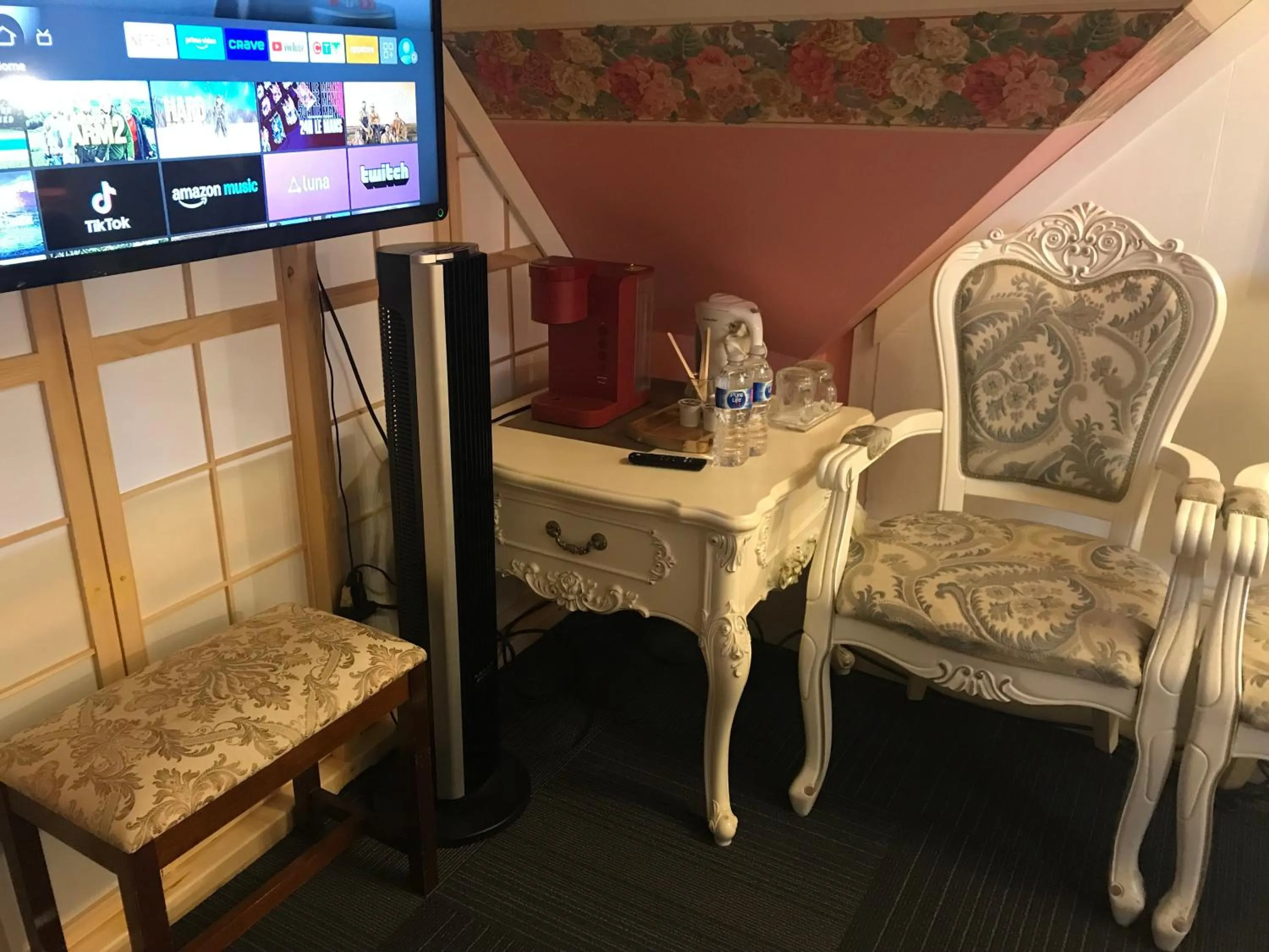 Seating area in Haterleigh Heritage Inn
