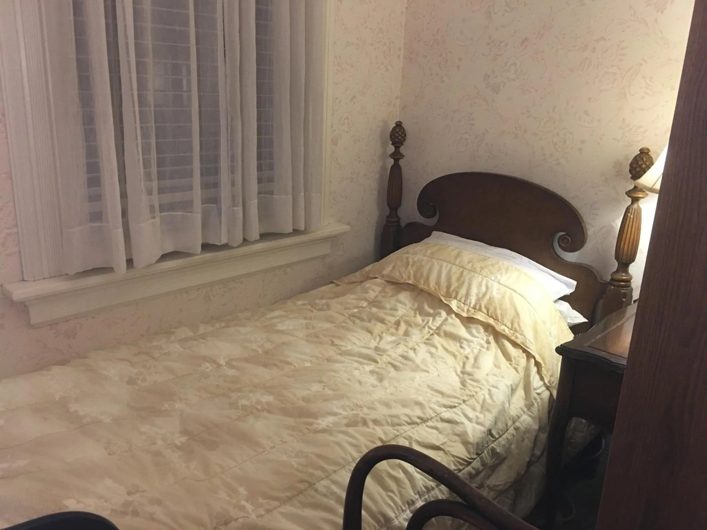 Bed in Haterleigh Heritage Inn