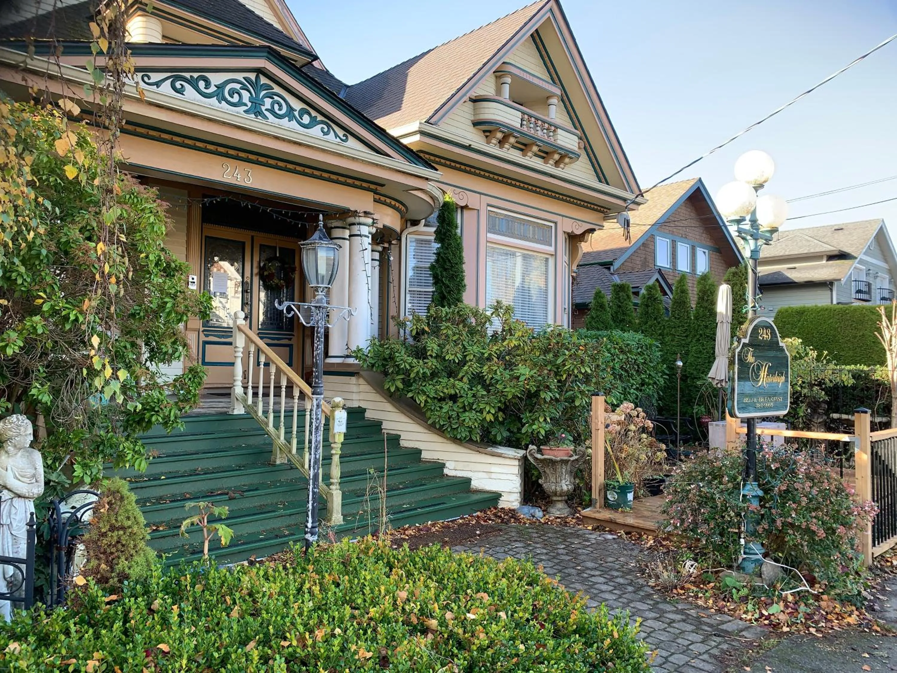 Property building in Haterleigh Heritage Inn