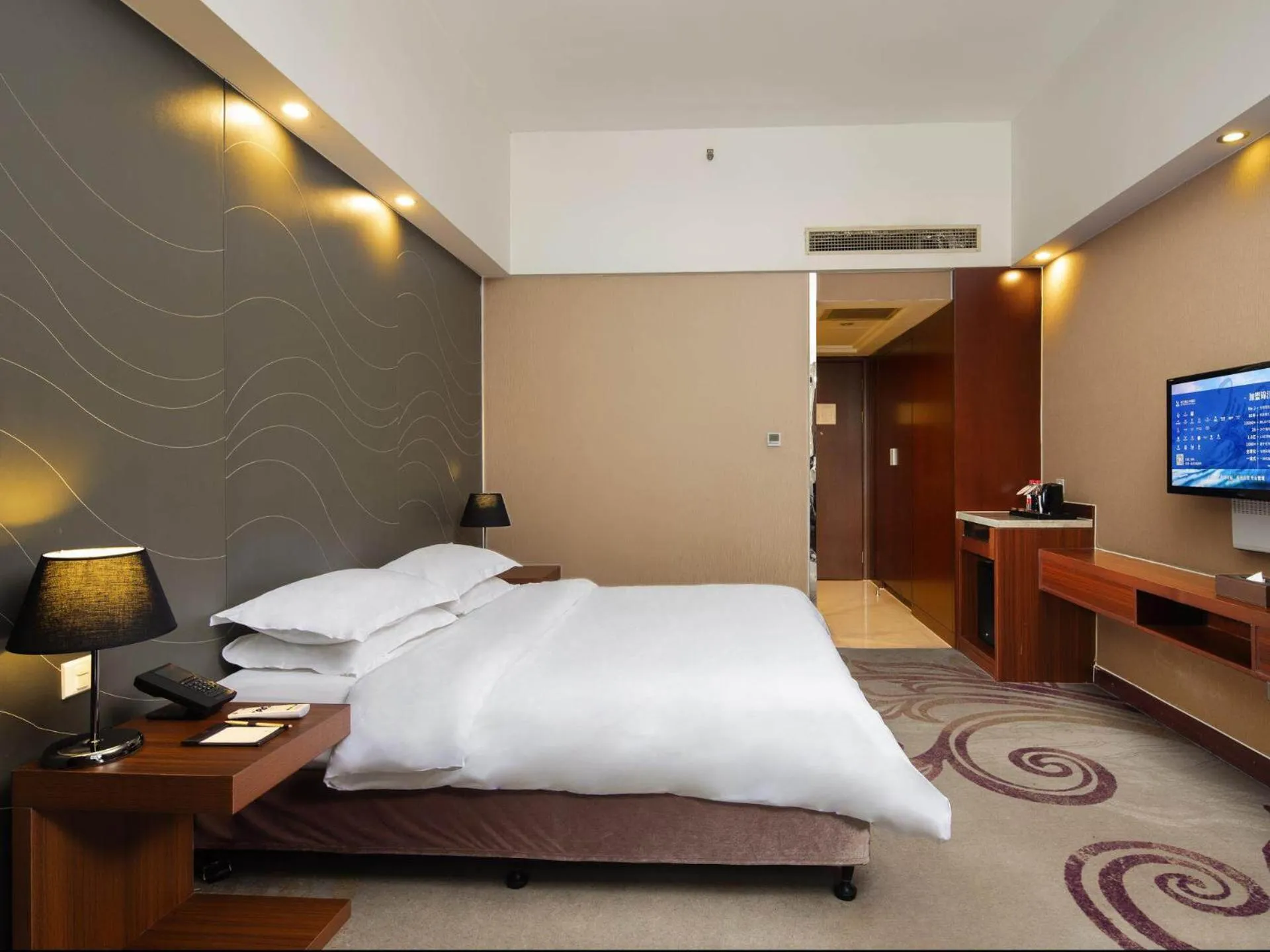 Bed in Metropolo Hotel Zhenjia Wanda Plaza Railway Station