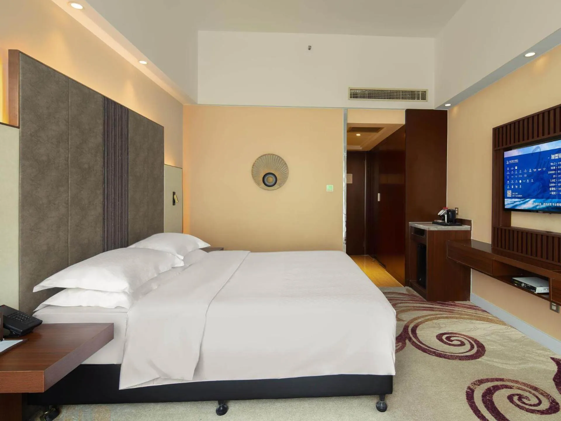 Bed in Metropolo Hotel Zhenjia Wanda Plaza Railway Station