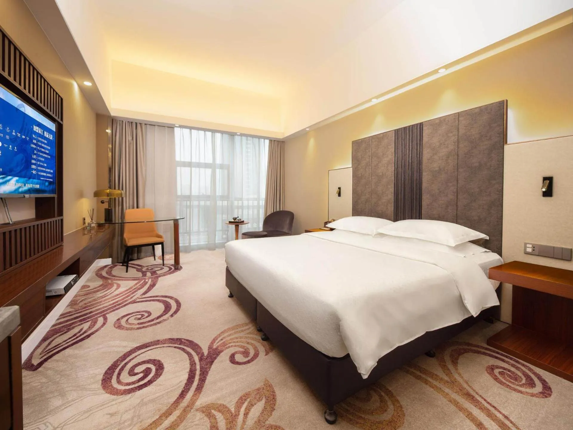 Bed in Metropolo Hotel Zhenjia Wanda Plaza Railway Station