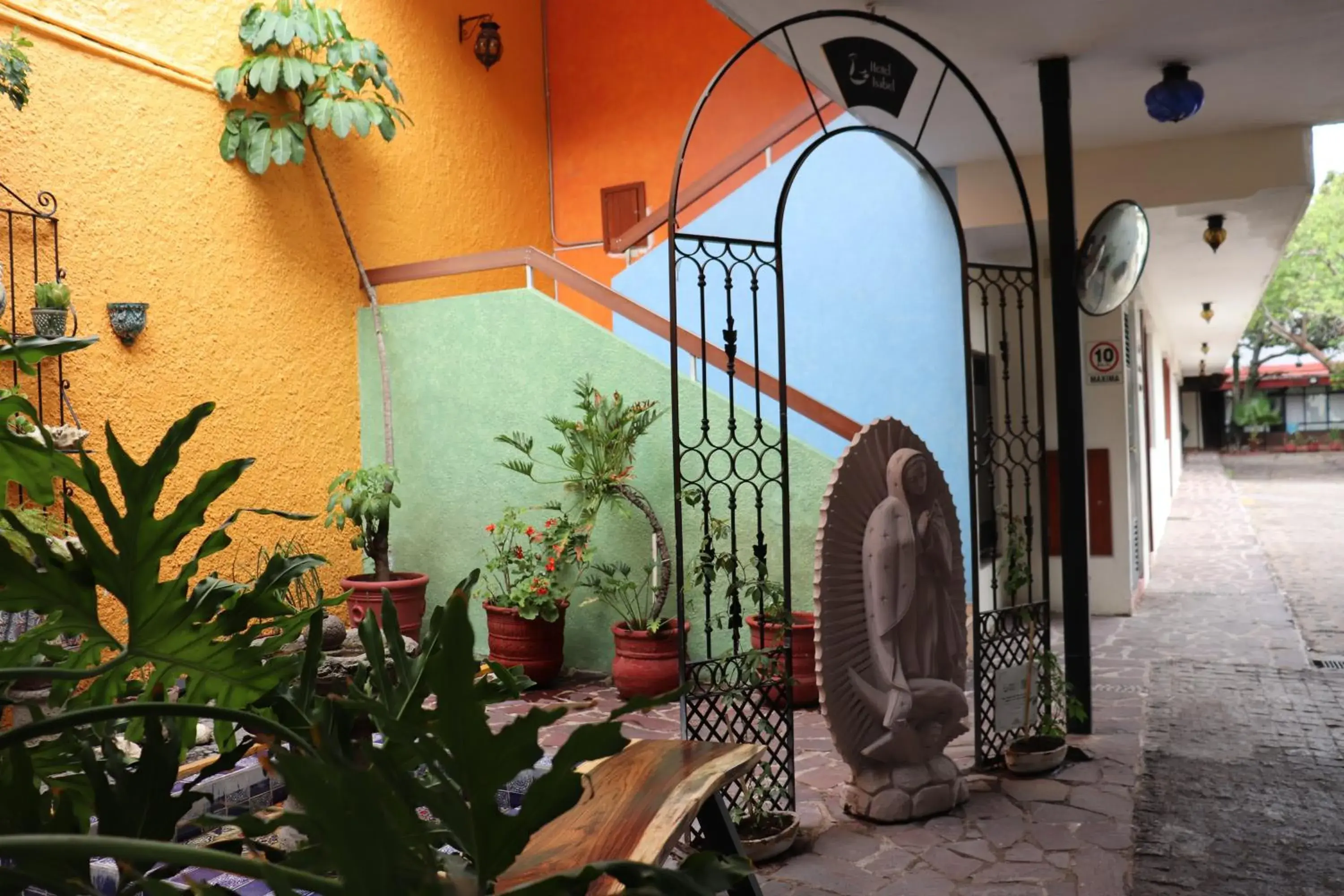 Facade/entrance in Hotel Isabel Facade/entrance in Hotel Isabel