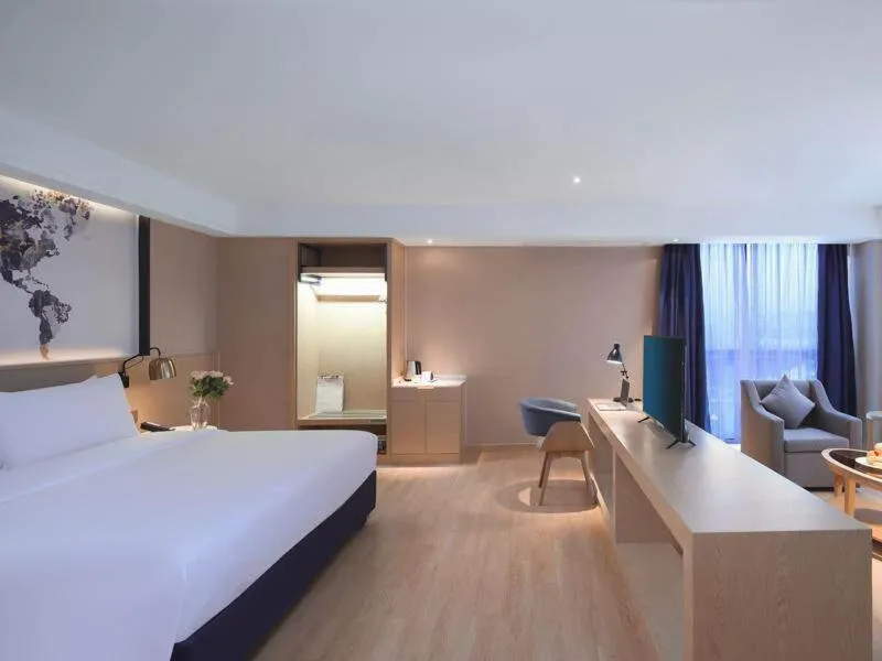 Bed in Kyriad Marvelous Hotel Suzhou Wujiang People Square