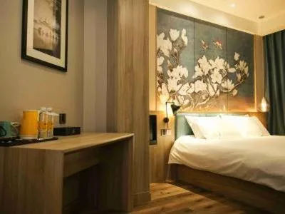 Bed in Magnolia Business Hotel Yangzhou Wanda Plaza Shunda Road