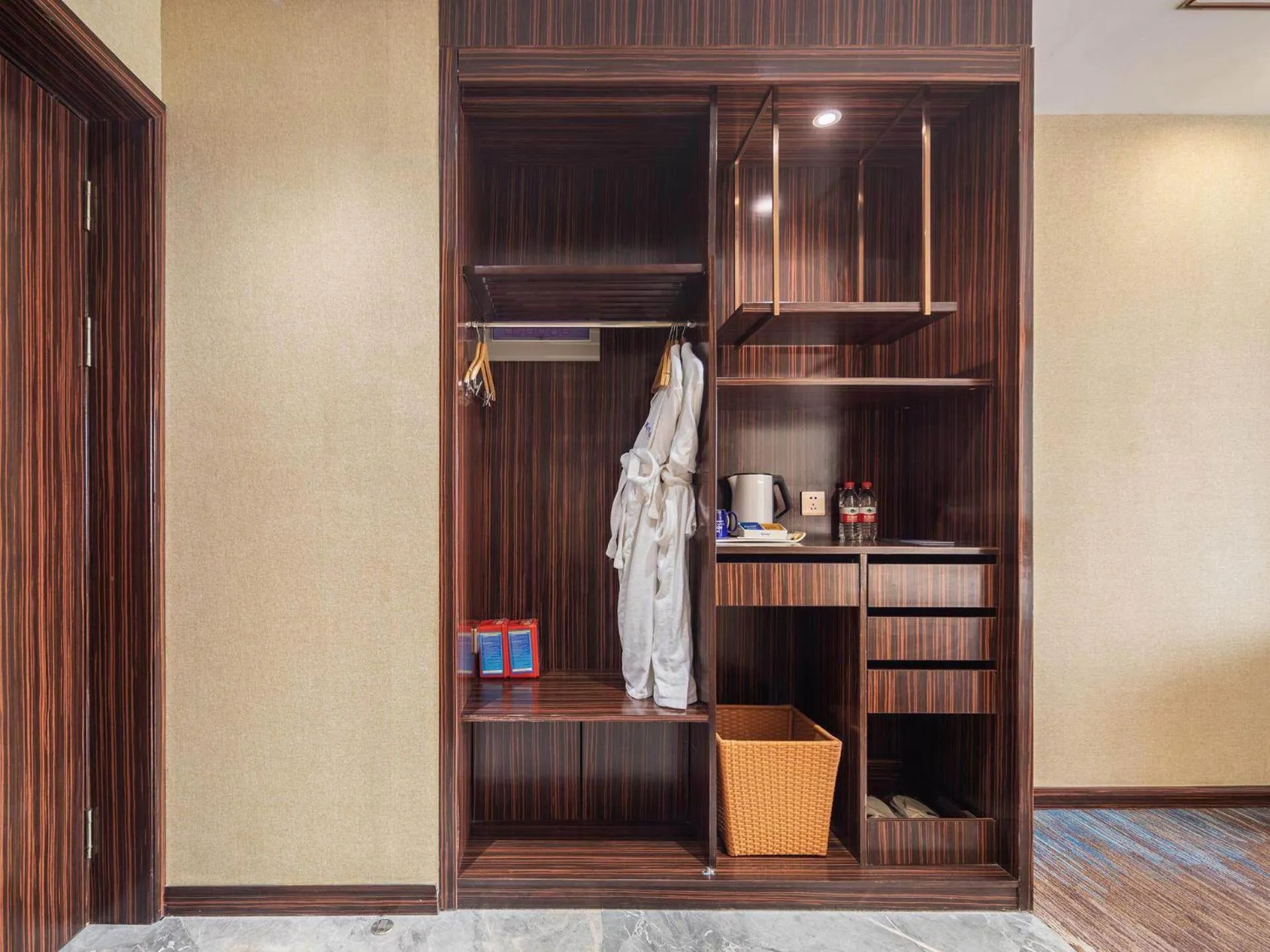 Kyriad Marvelous Hotel Weihai Railway Station