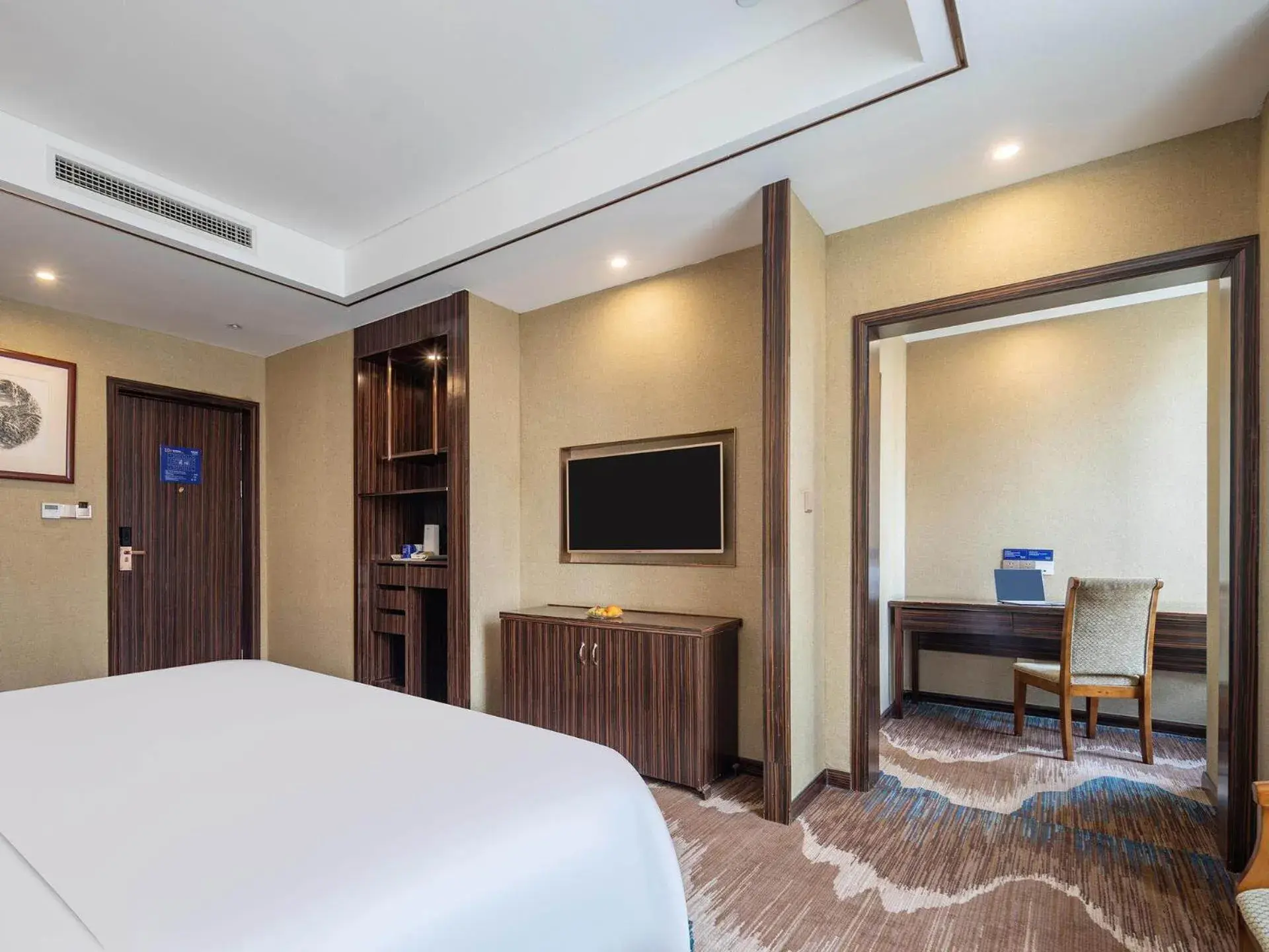 Kyriad Marvelous Hotel Weihai Railway Station Kyriad Marvelous Hotel Weihai Railway Station