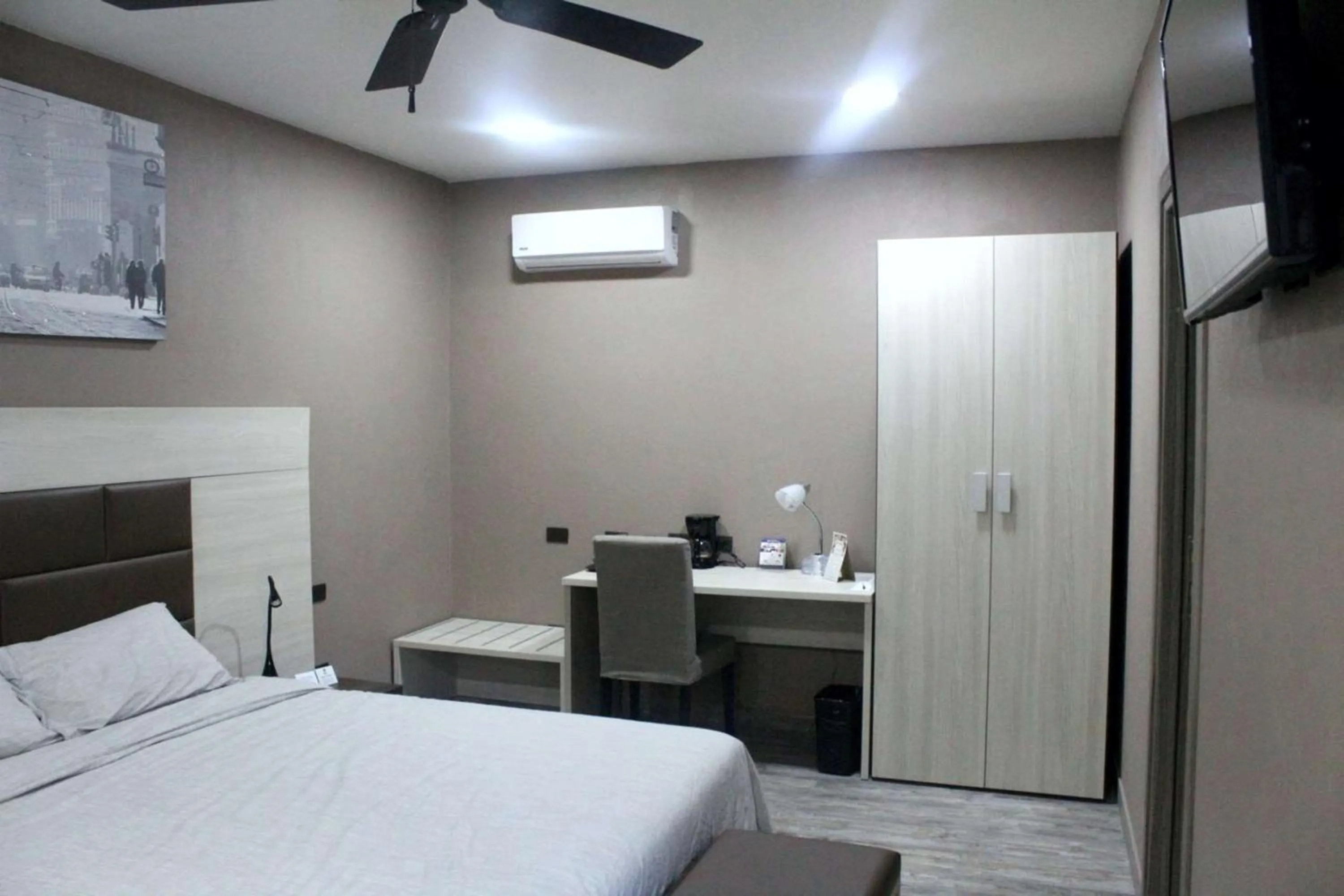 Photo of the whole room, Bed in Best Western El Sitio Hotel