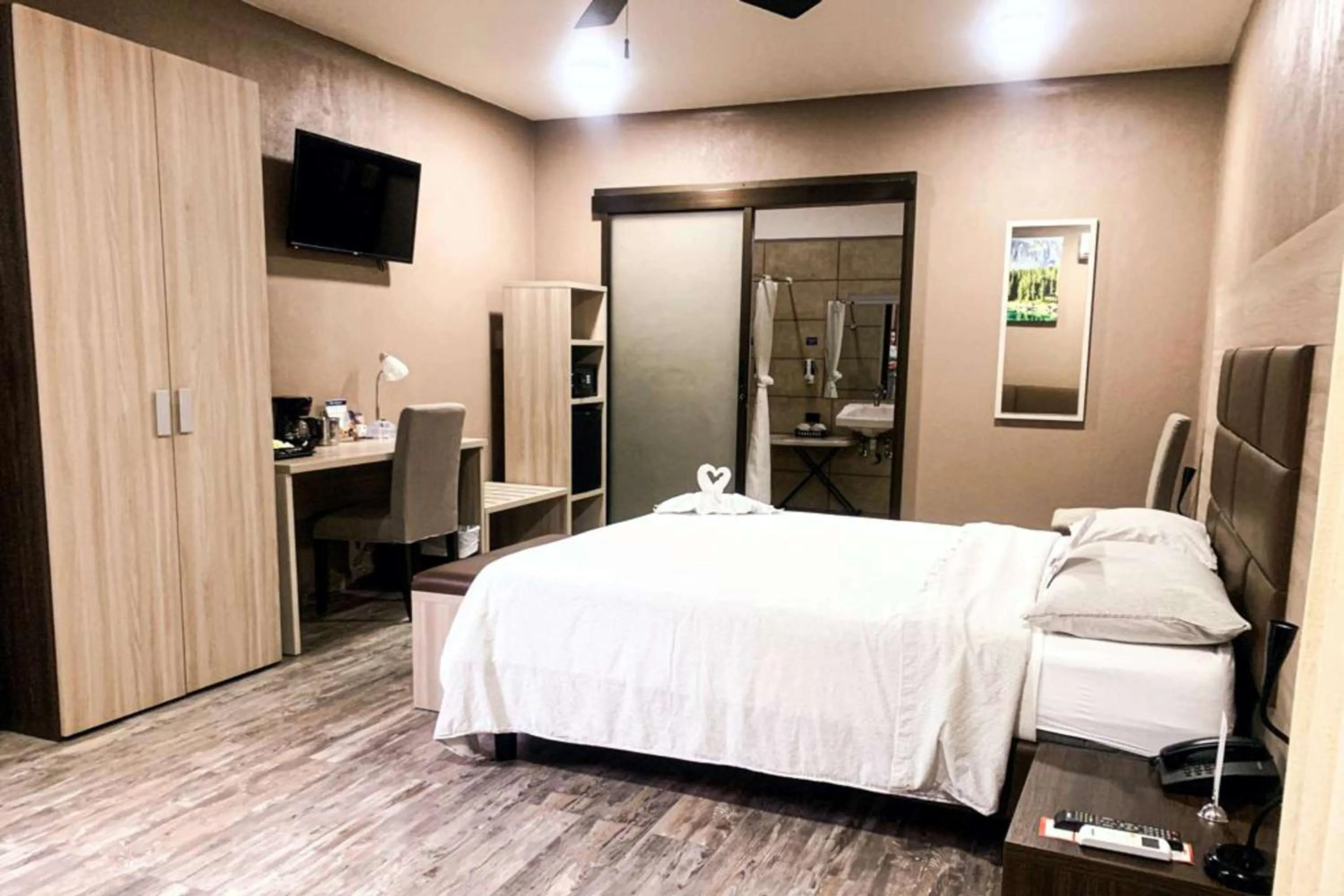 Photo of the whole room, Bed in Best Western El Sitio Hotel