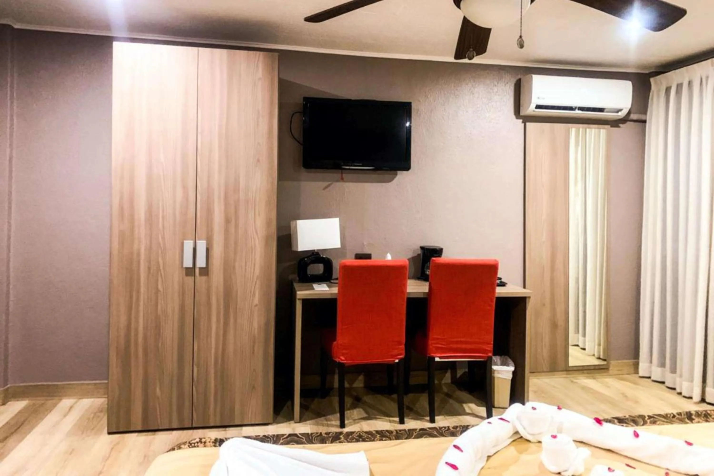 Photo of the whole room in Best Western El Sitio Hotel