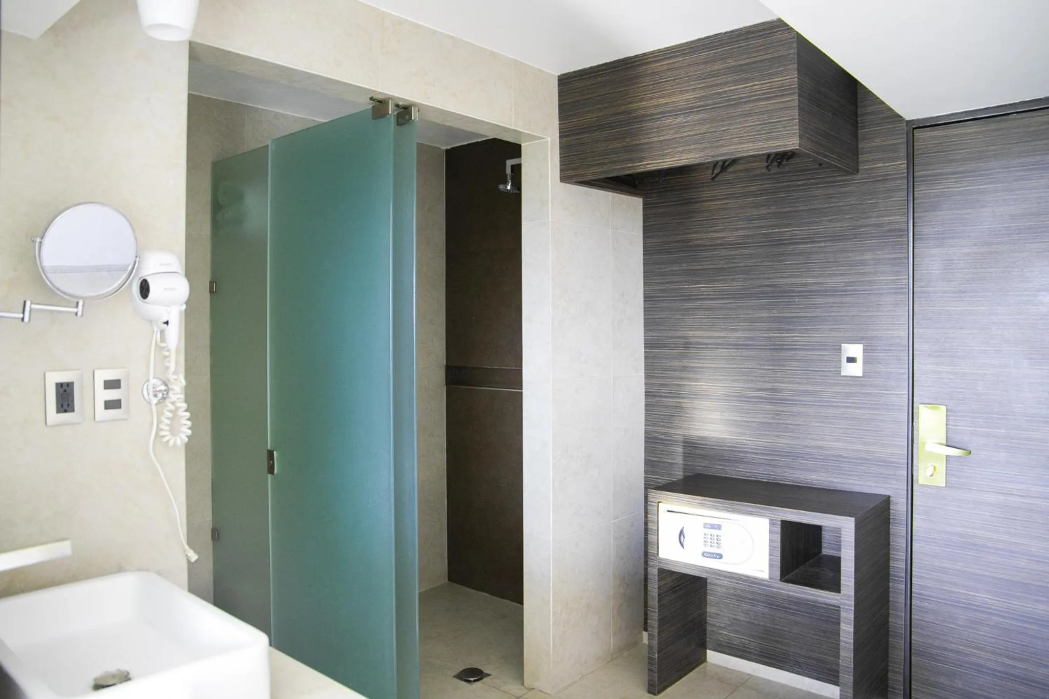 Shower in Hotel Brasilia