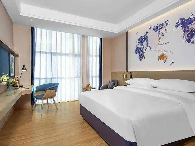 Bed in Kyriad Marvelous Hotel Huizhou Boluo Yuanzhou