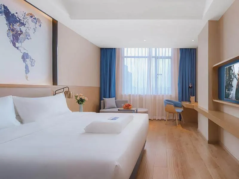 Bed in Kyriad Marvelous Hotel Huizhou Boluo Longxi