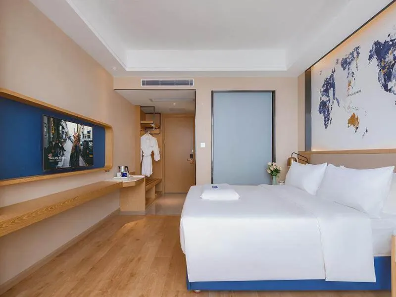 Bed in Kyriad Marvelous Hotel Huizhou Boluo Longxi