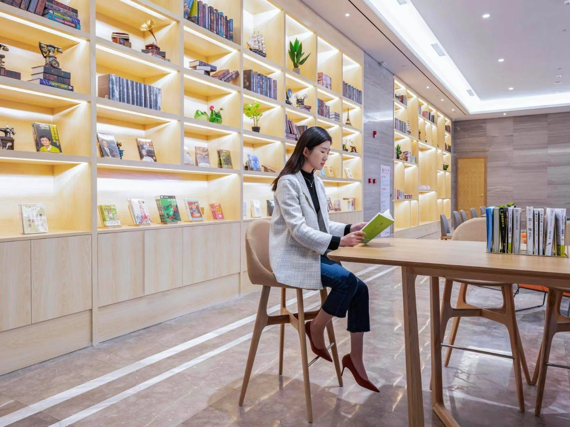 Kyriad Marvelous Hotel Heyuan Wanda Plaza