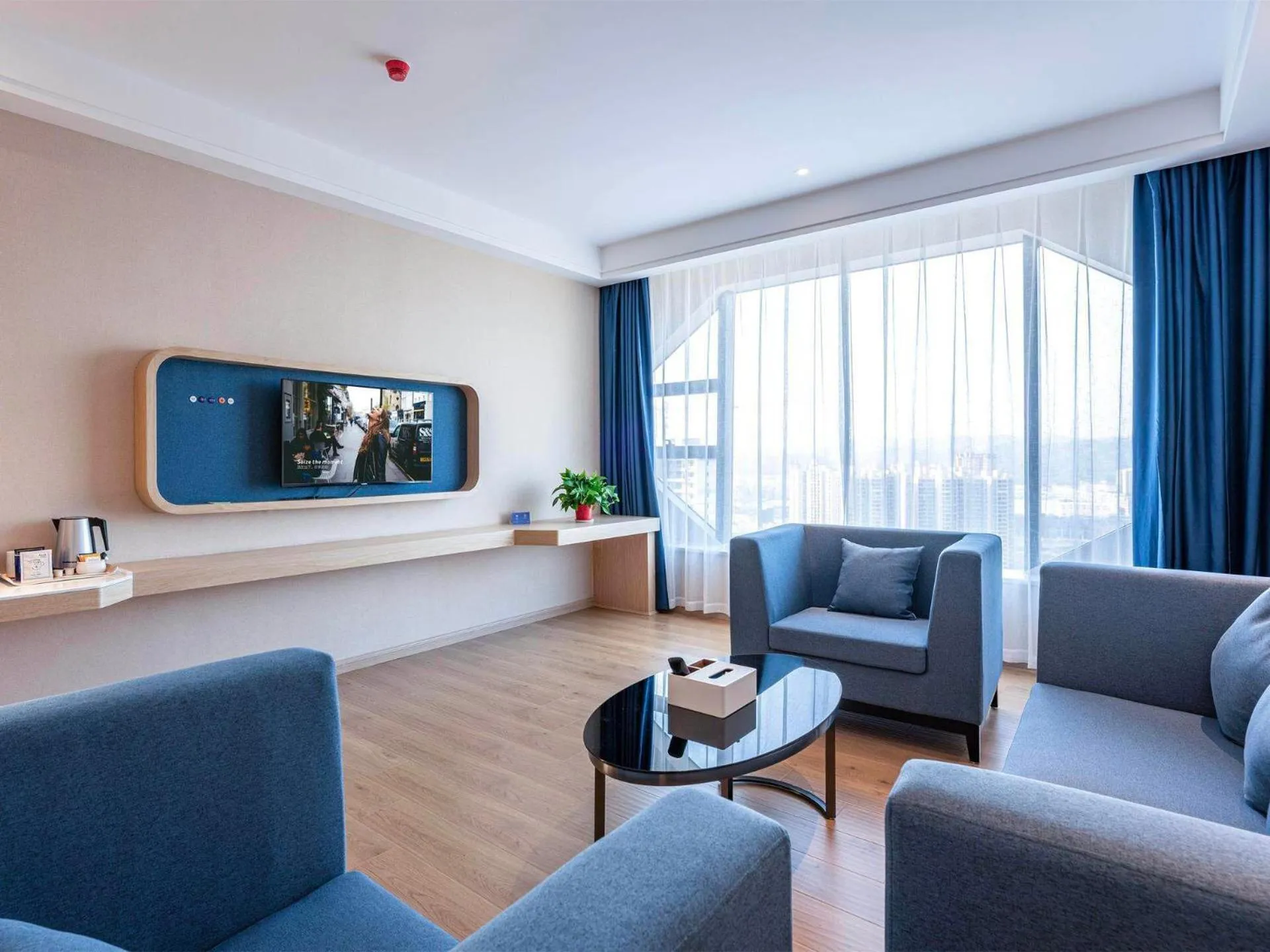 Kyriad Marvelous Hotel Heyuan Wanda Plaza