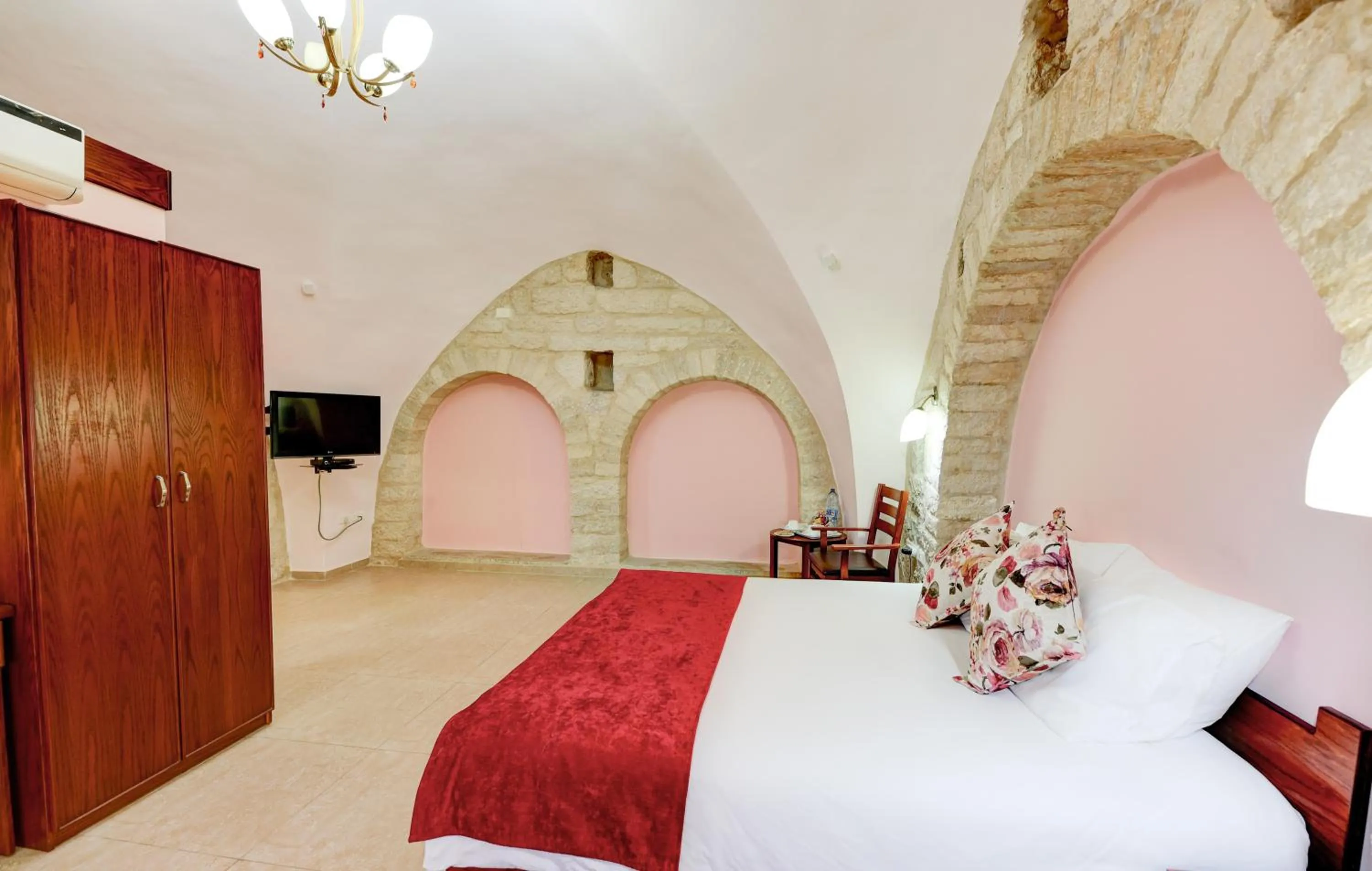 Photo of the whole room, Bed in Dar Sitti Aziza