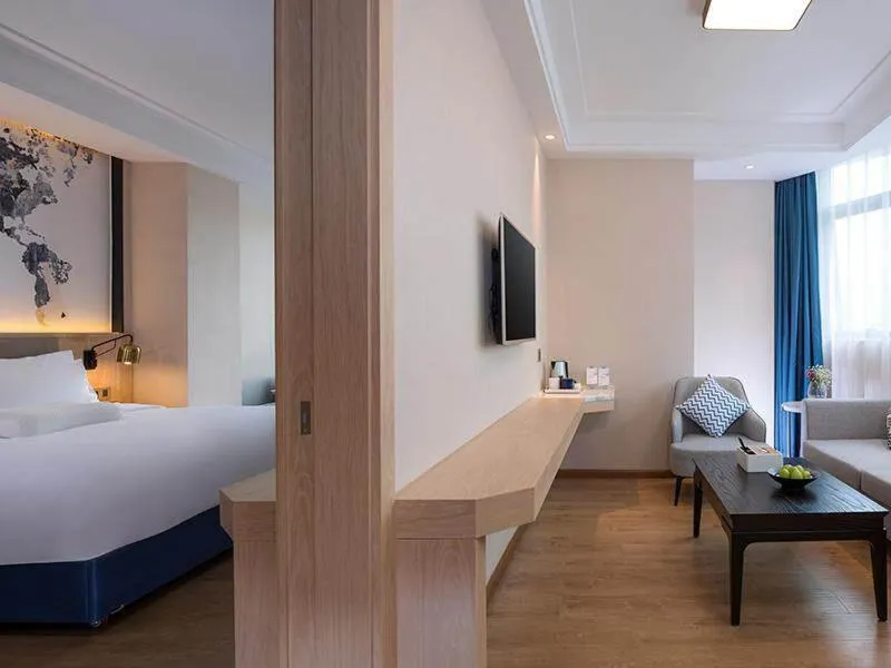 Bed in Kyriad Marvelous Hotel Heyuan Wanlong City