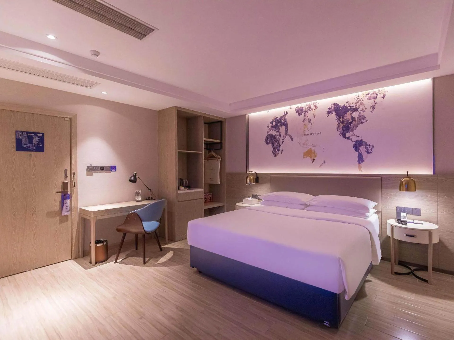 Bed in Kyriad Marvelous Hotel Shenzhen Linheng Plaza Liuyue Subway Station