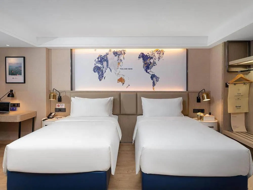 Bed in Kyriad Marvelous Hotel Shenzhen Nanlian Metro Station